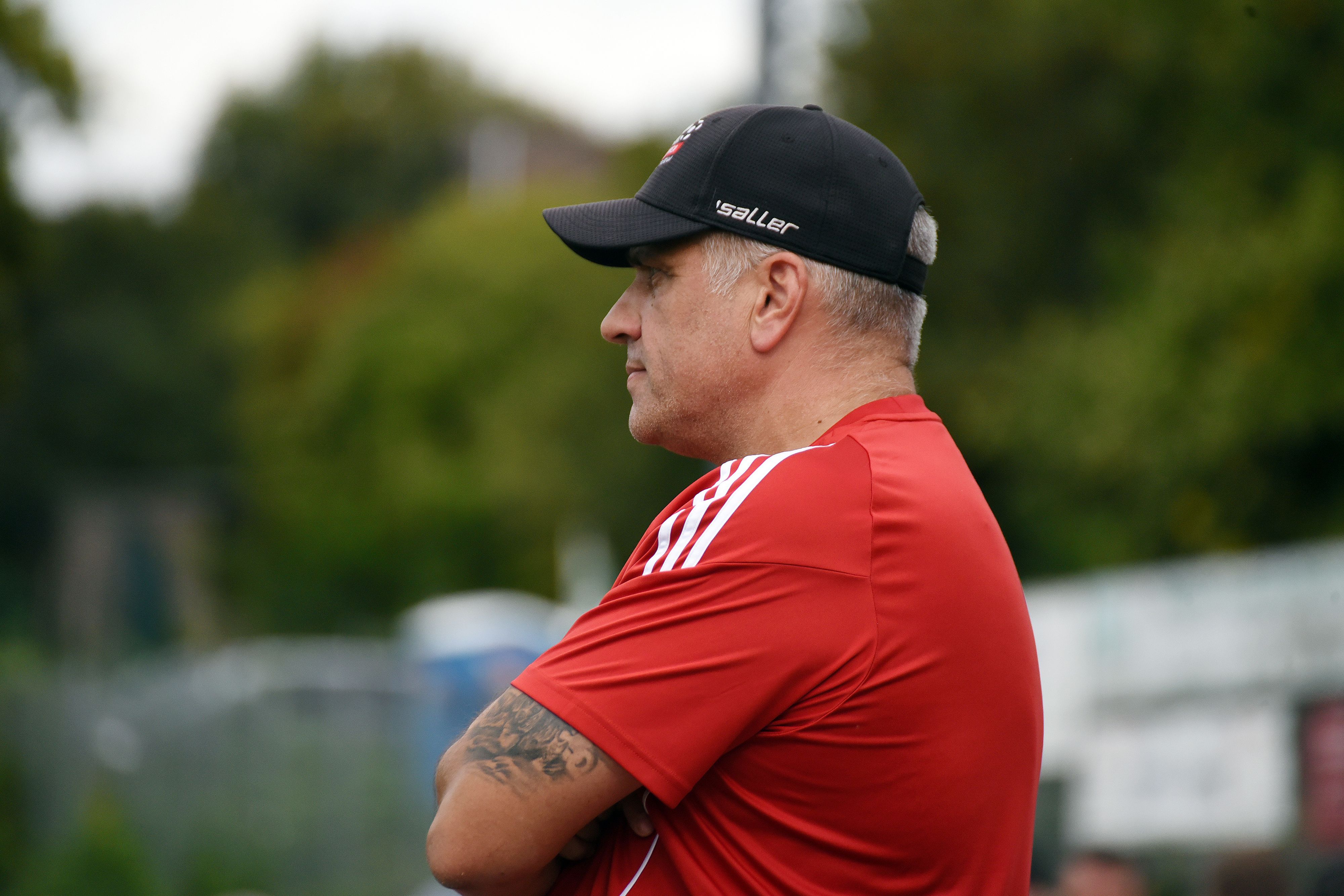 Norbert Scheider am Spielfeldrand.