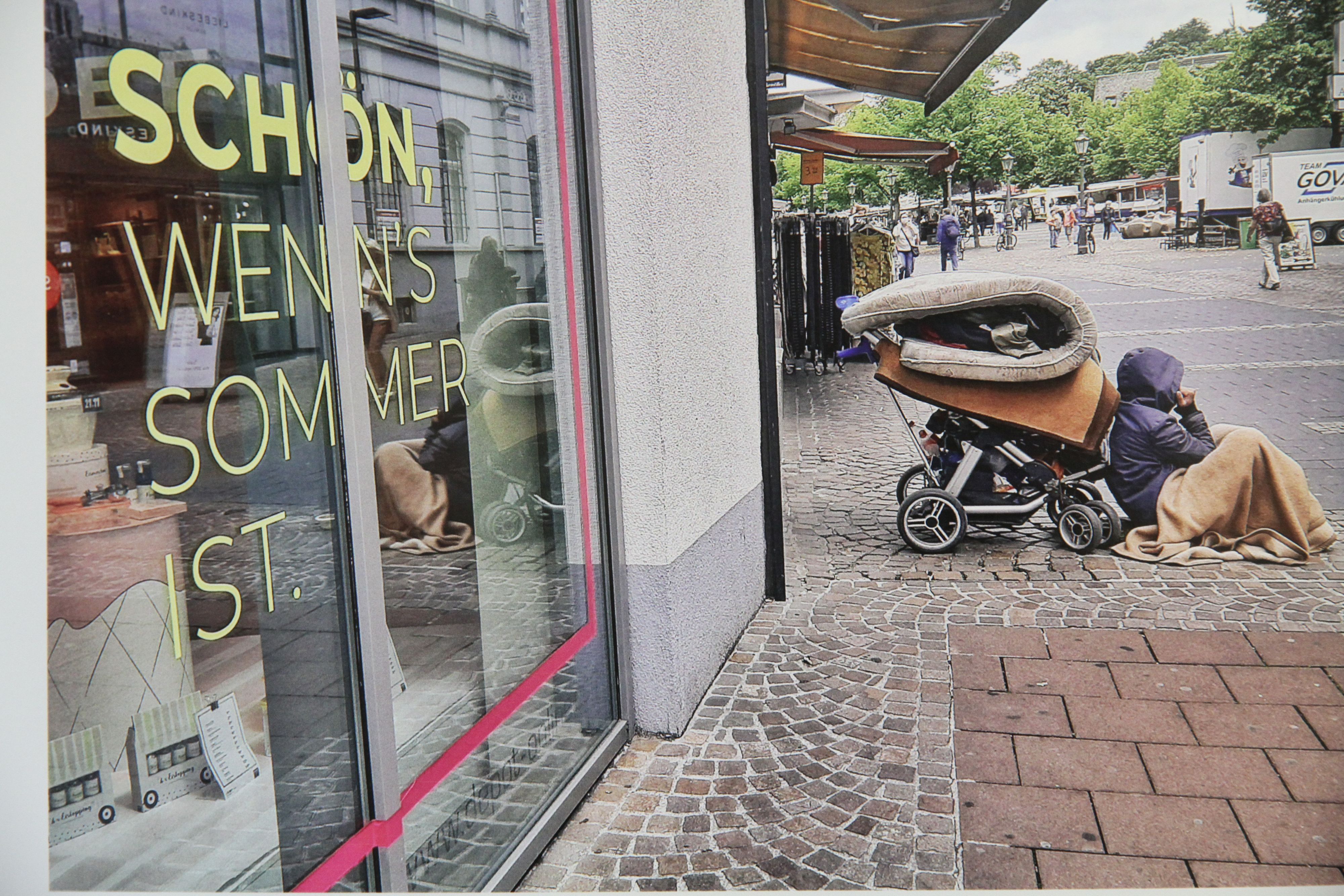 „Stadtbilder – ein fotografisches Lagebild an Rhein und Sieg“ von Klaus Strack, "Schön wenn's Sommer ist", Siegburg 2022