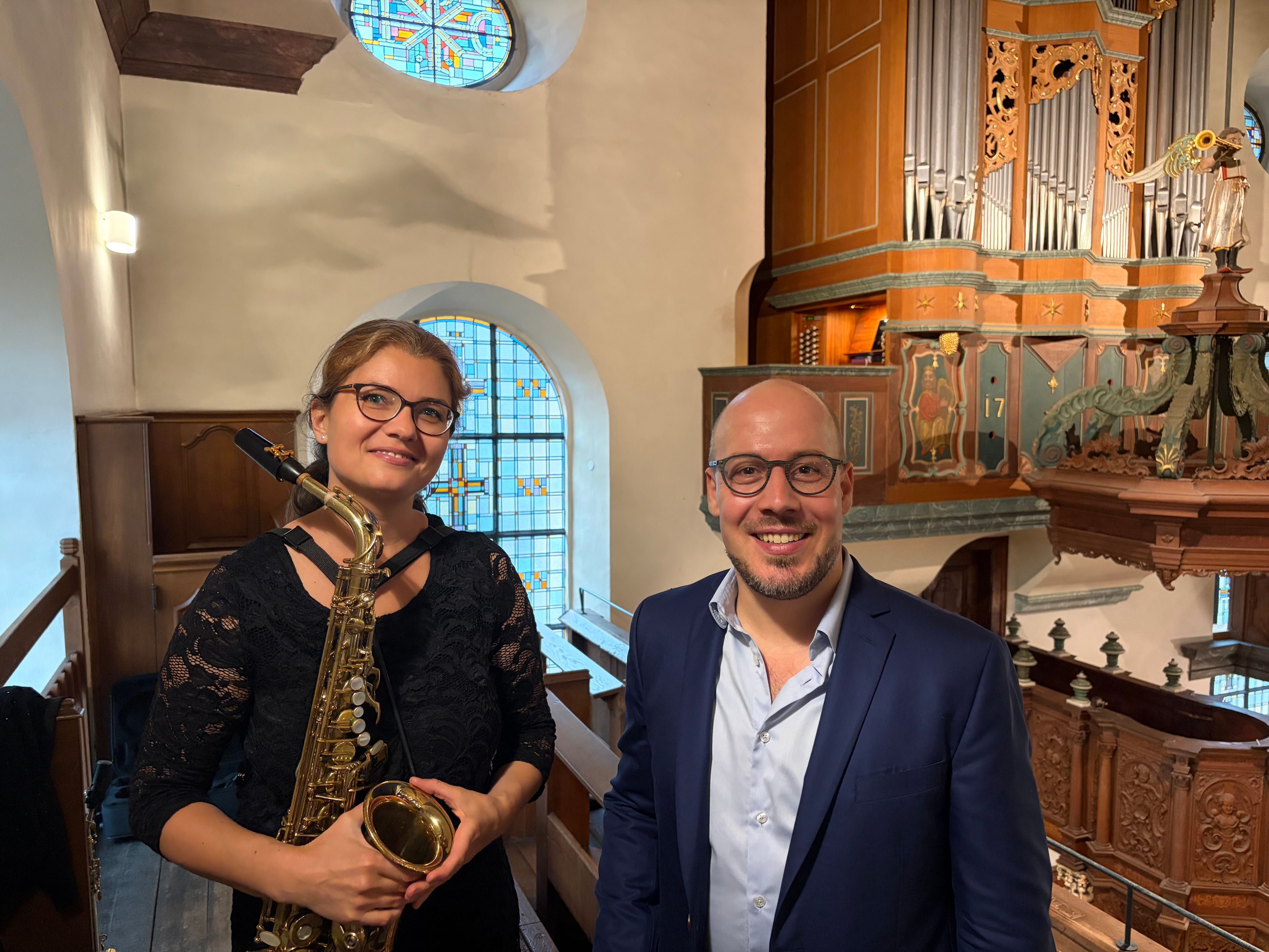 Beim Abschlusskonzert des Orgelsommers begleitete Magdalena Lapaj-Jagow Kantor Carsten Ehret-Pyka am Saxofon.