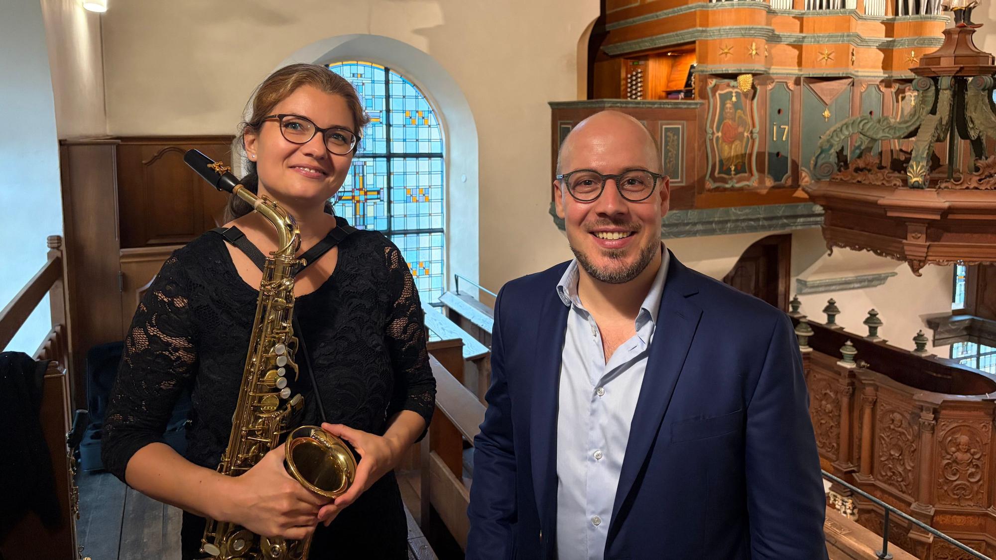 Beim Abschlusskonzert des Orgelsommers begleitete Magdalena Lapaj-Jagow Kantor Carsten Ehret-Pyka am Saxofon.
