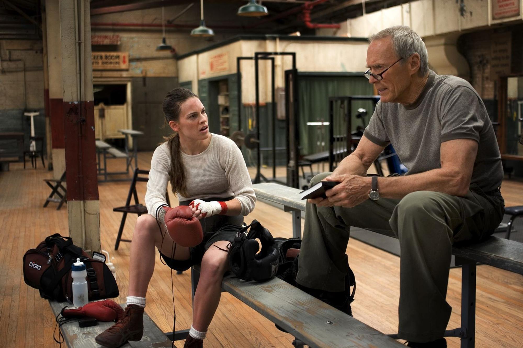 Frank Dunn (Clint Eastwood) weigert sich zunächst, die ambitionierte Boxerin Maggie (Hilary Swank) zu trainieren. (Bild: ZDF / Merie W. Wallace)