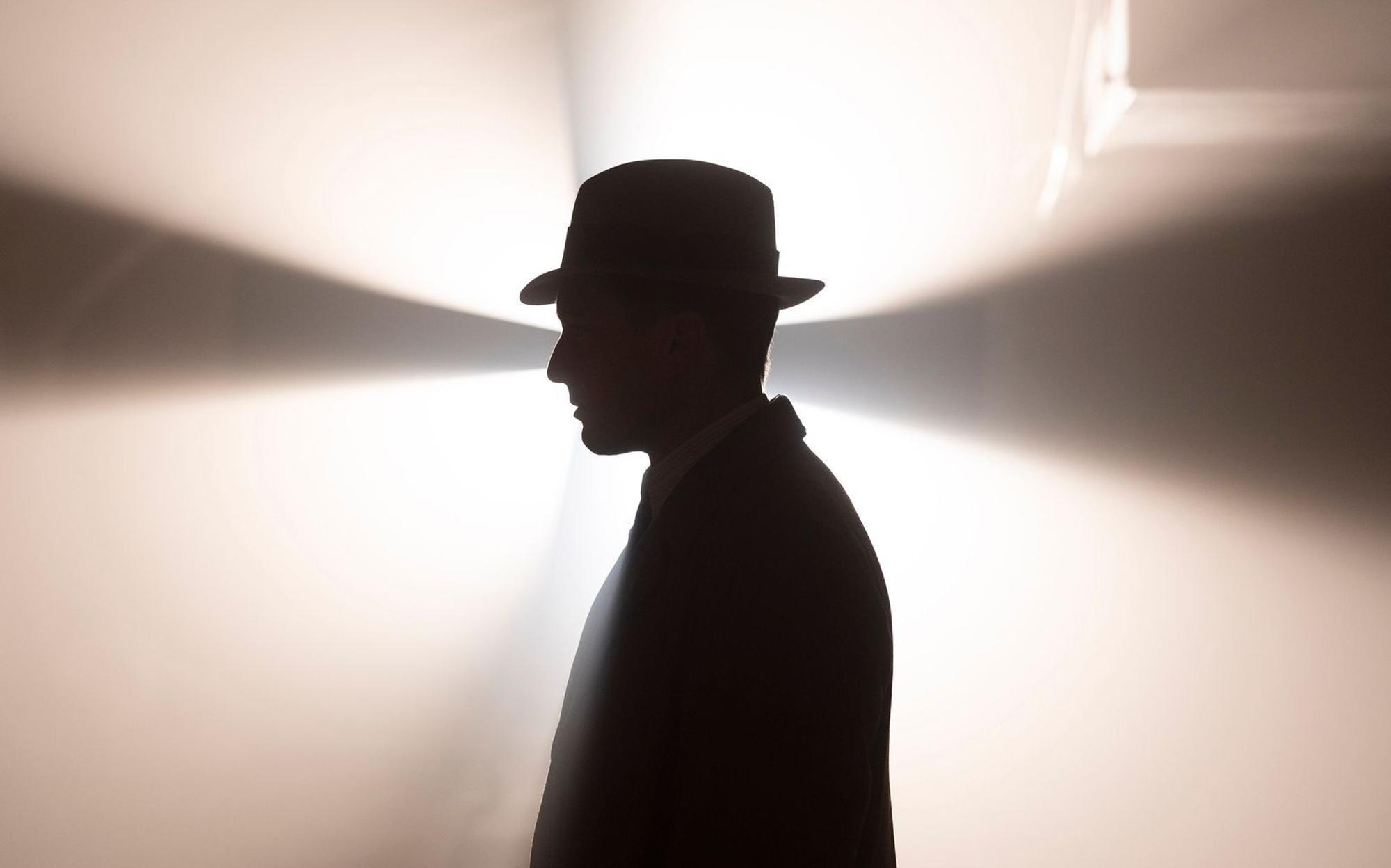 Basierend auf den Romanbestsellern von Volker Kutscher erzählt „Babylon Berlin“ die Geschichte des Kommissars Gereon Rath (Volker Bruch). Nun geht die Serie nach fünf Staffeln in der ARD Mediathek zu Ende. (Bild: Frédéric Batier/X Filme Creative Pool/ARD Degeto Film/SWR/WDR/Radio Bremen/Beta Film)
