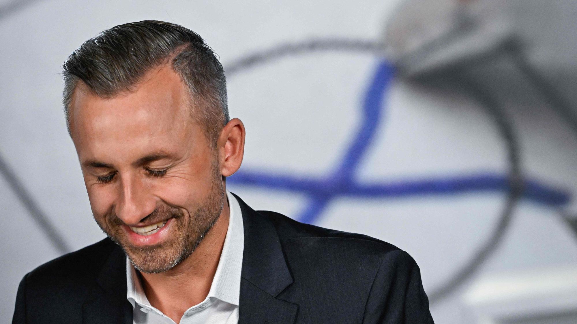 AfD-Spitzenkandidat Ulrich Siegmund, nachdem die ersten Wahlprognosen veröffentlicht wurden (Photo by Tobias SCHWARZ / AFP)