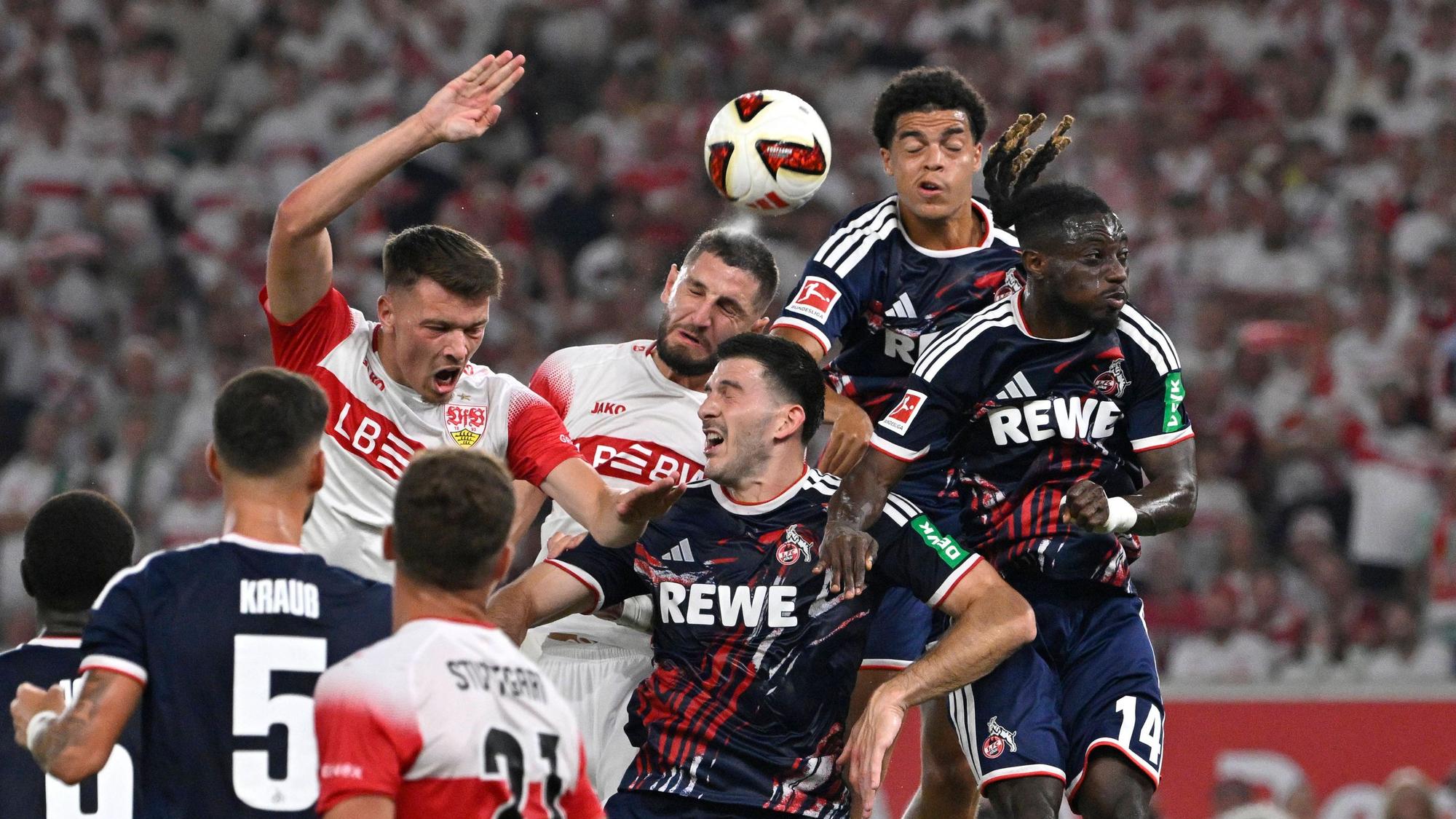 FC-Profi Luka Lochoshvili im Luftkampf.