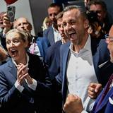 Ulrich Siegmund (M.), Alice Weidel (l.) und Tino Chrupalla jubeln über das Wahlergebnis in Sachsen-Anhalt.
