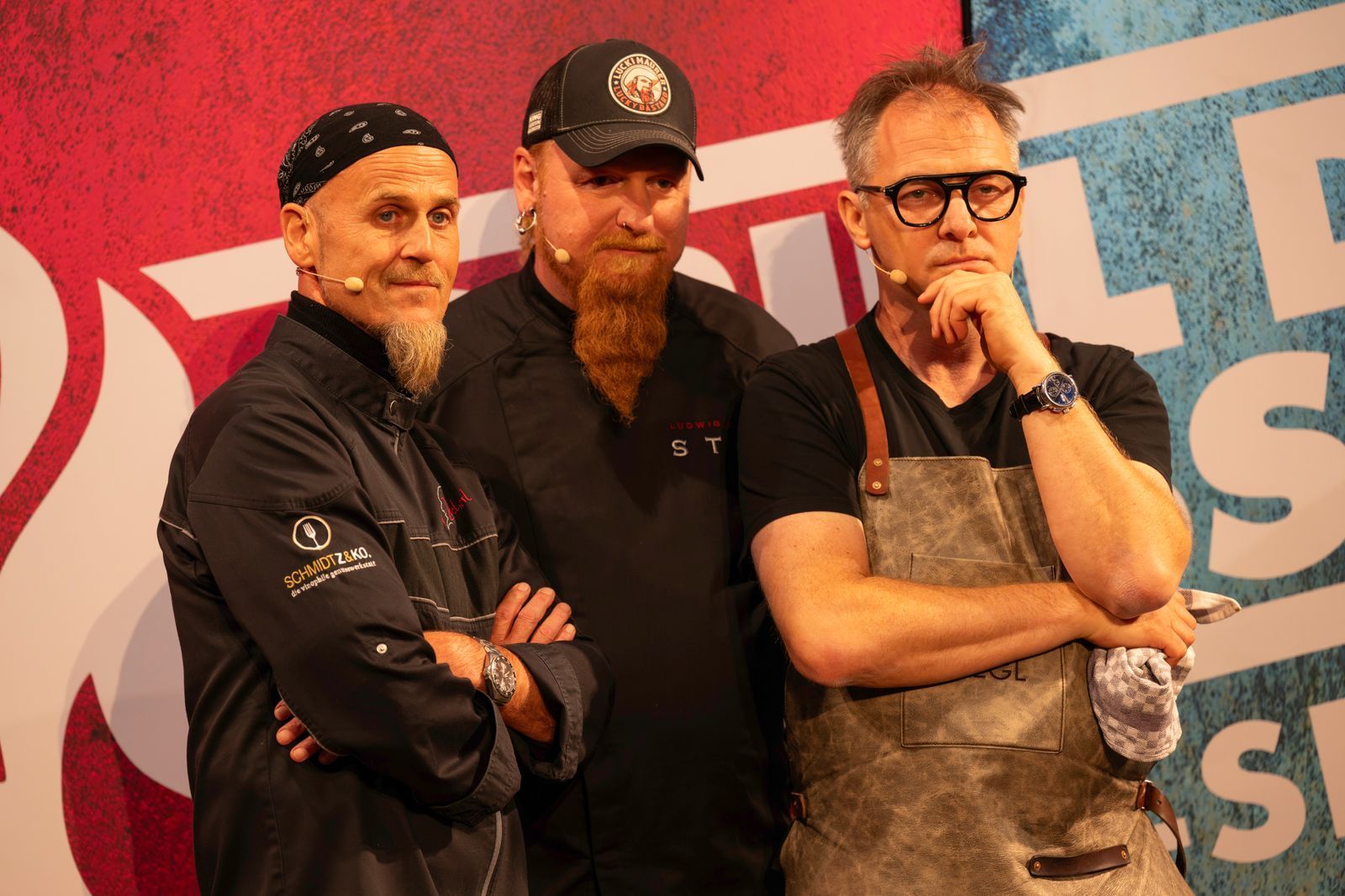 Drei Superköche gegen den „Koch-King“: Ralf Zacherl, Lucki Maurer und Max Stiegl (von links) wollten Steffen Henssler einheizen. (Bild: RTL/Markus Hertrich)