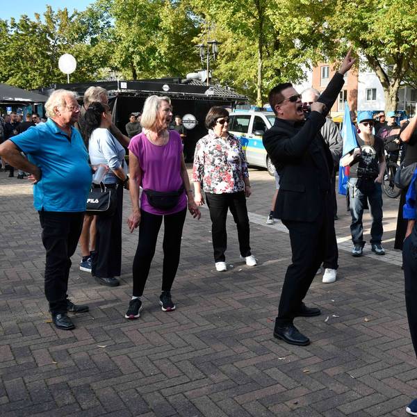 Etwa 50 Menschen fanden sich am Sonntag in Kerpen zusammen, wo AfD-Vize Marcel Petri den aktuellen Stand der Landtagswahlen in Sachsen-Anhalt verkündete.