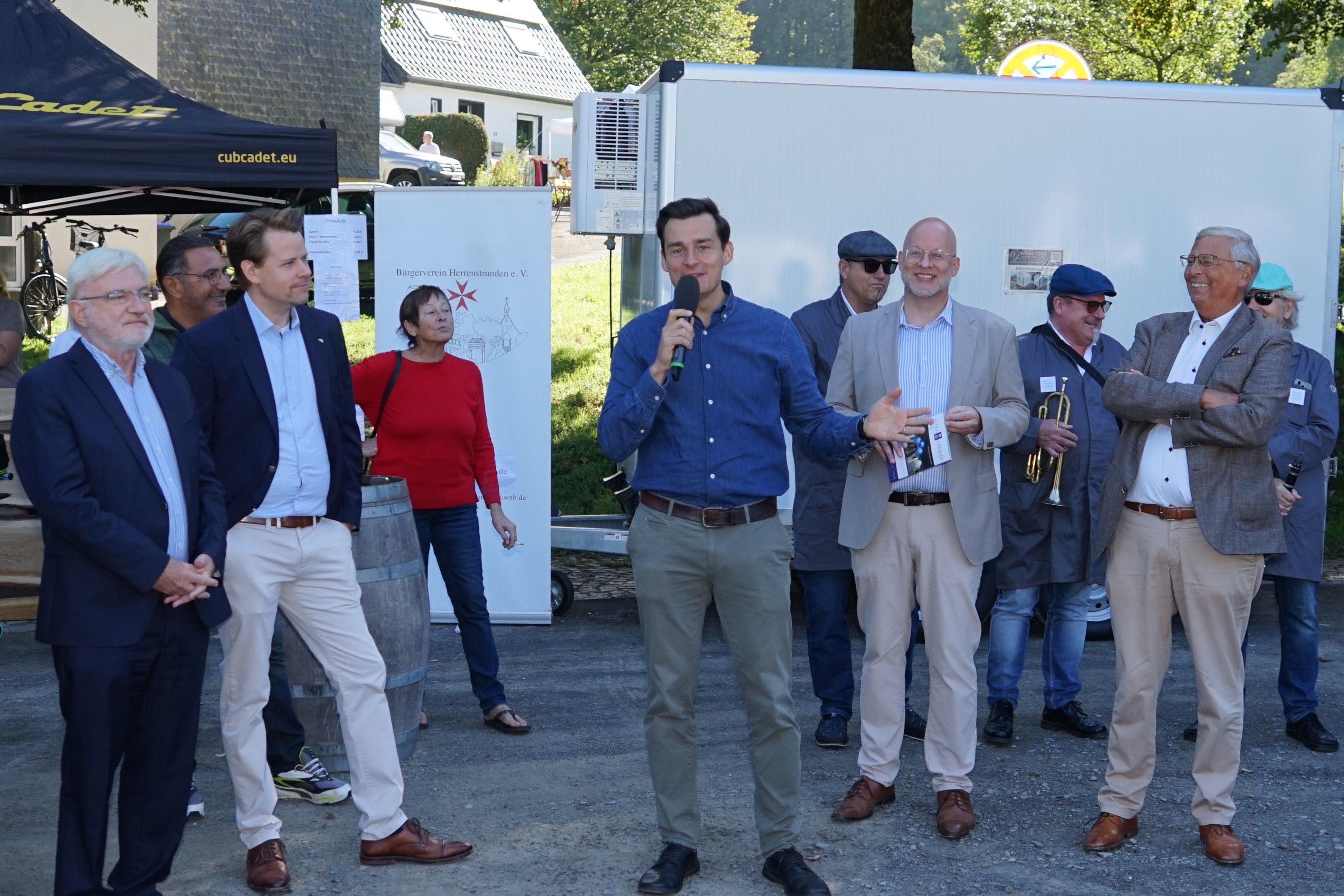 Bürgermeister Marcel Kreutz eröffnet das Strundetal-Fest mit Sponsor Dr. Jürgen Rembold, Landrat Arne von Boetticher, David Roth (Vorsitzender Strundetalverein) und Wolfgang Bosbach, dem Schirmherr der Veranstaltung.
