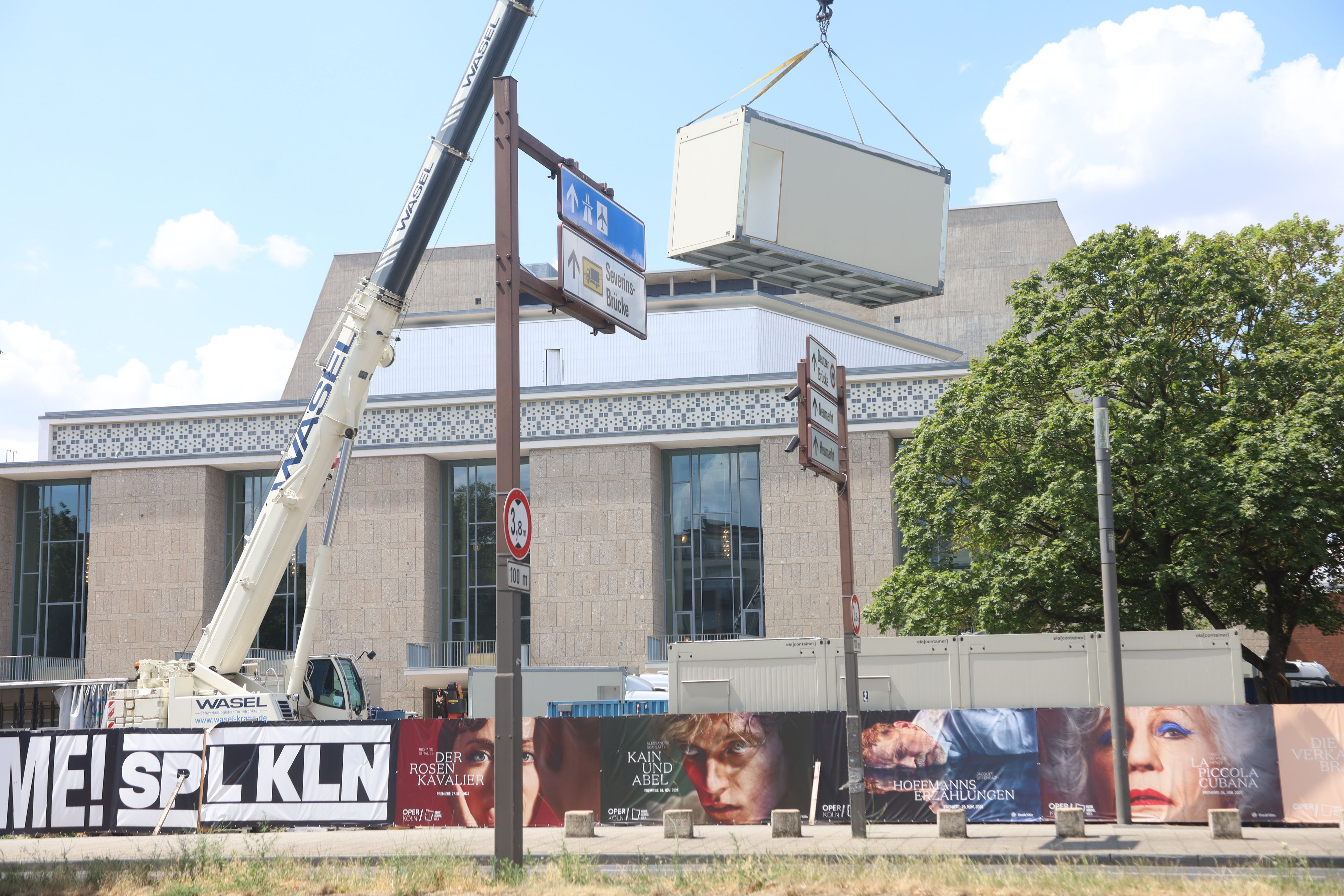 Die Baustelle am Offenbachplatz wird derzeit Stück für Stück abgebaut.