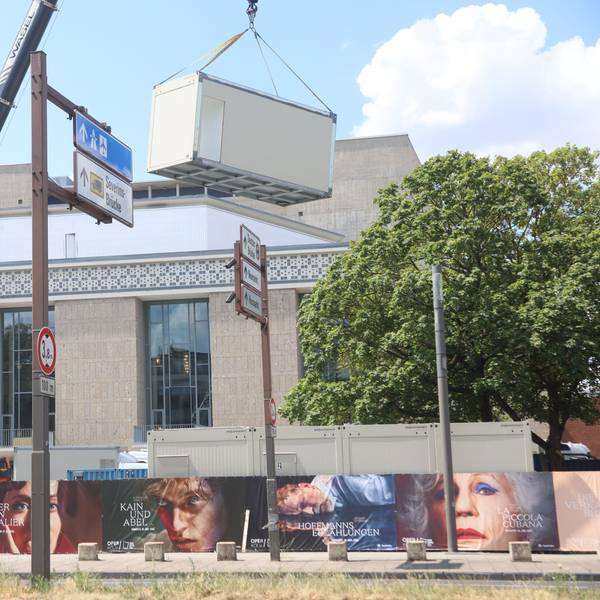 Die Baustelle am Offenbachplatz wird derzeit Stück für Stück abgebaut.