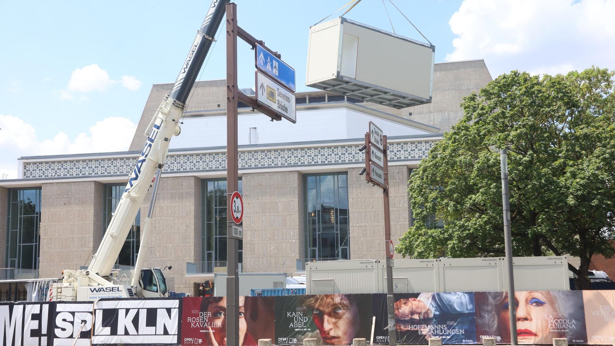 Die Baustelle am Offenbachplatz wird derzeit Stück für Stück abgebaut.