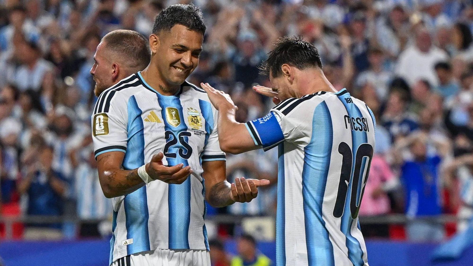 June 16, 2026, Kansas City, Missouri, USA: Argentina defender FACUNDO MEDINA 25 and forward LIONEL MESSI 10 celebrate Messi s third goal of the 2026 World Cup Group J match versus Algeria at Kansas City Stadium Arrowhead, Kansas City, Missouri, USA. World Cup 2026: Group J: Argentina 3:0 Algeria PUBLICATIONxINxGERxSUIxAUTxONLY - ZUMAw214 20260616_zsp_w214_058 Copyright: xSvenxWhitex