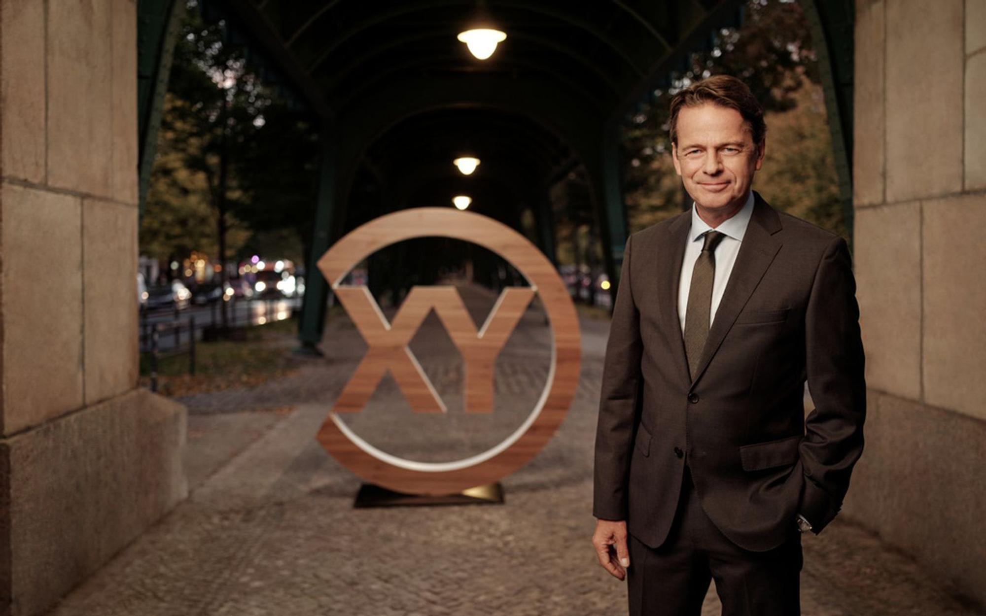 Rudi Cerne und sein Team von „Aktenzeichen XY ... ungelöst“ suchen nach Zeugen im Fall Miguel. (Bild: ZDF/Tobias Schult)