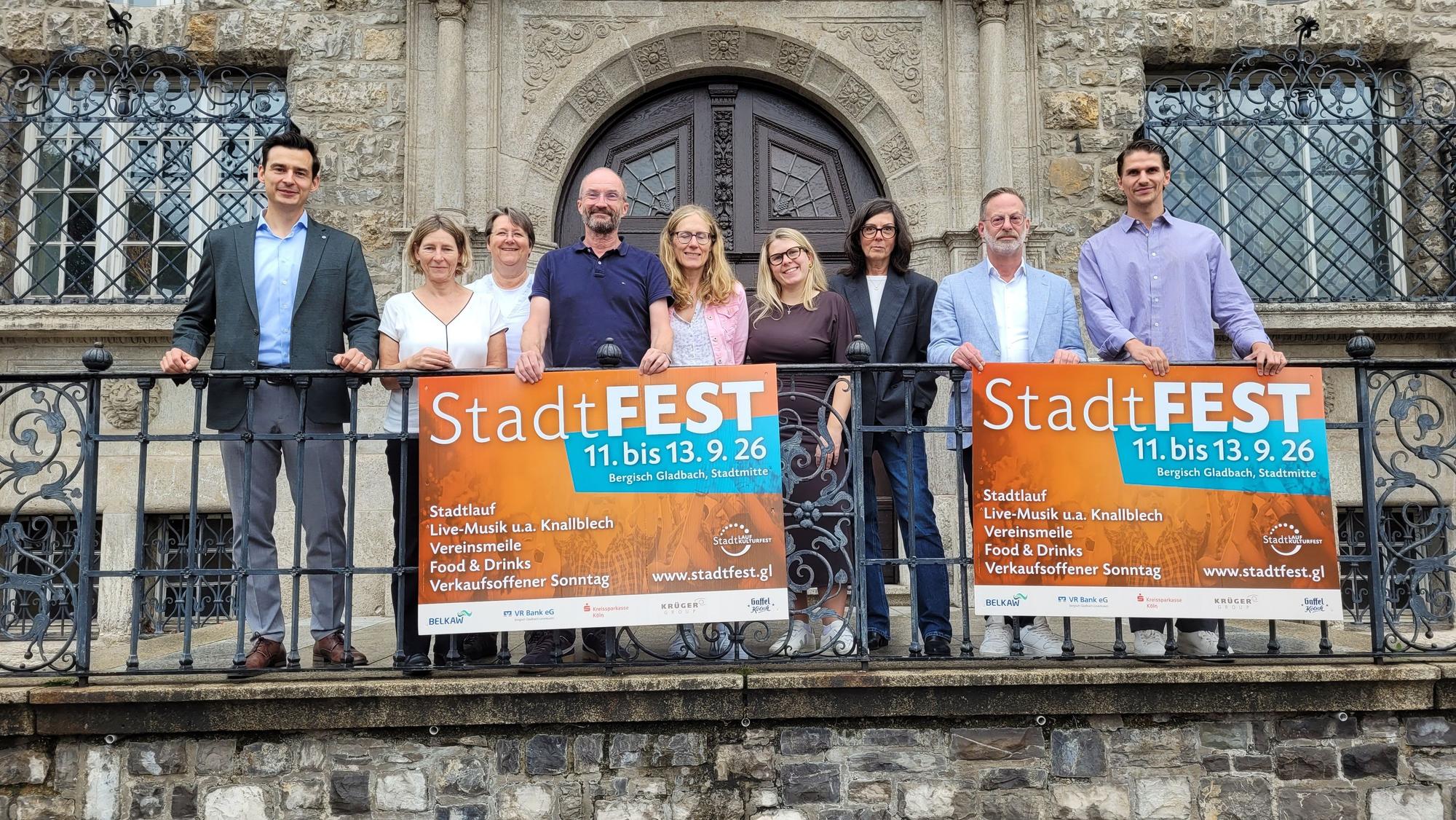 Das Foto zeigt die Organisatoren des Gladbacher Stadtfestes