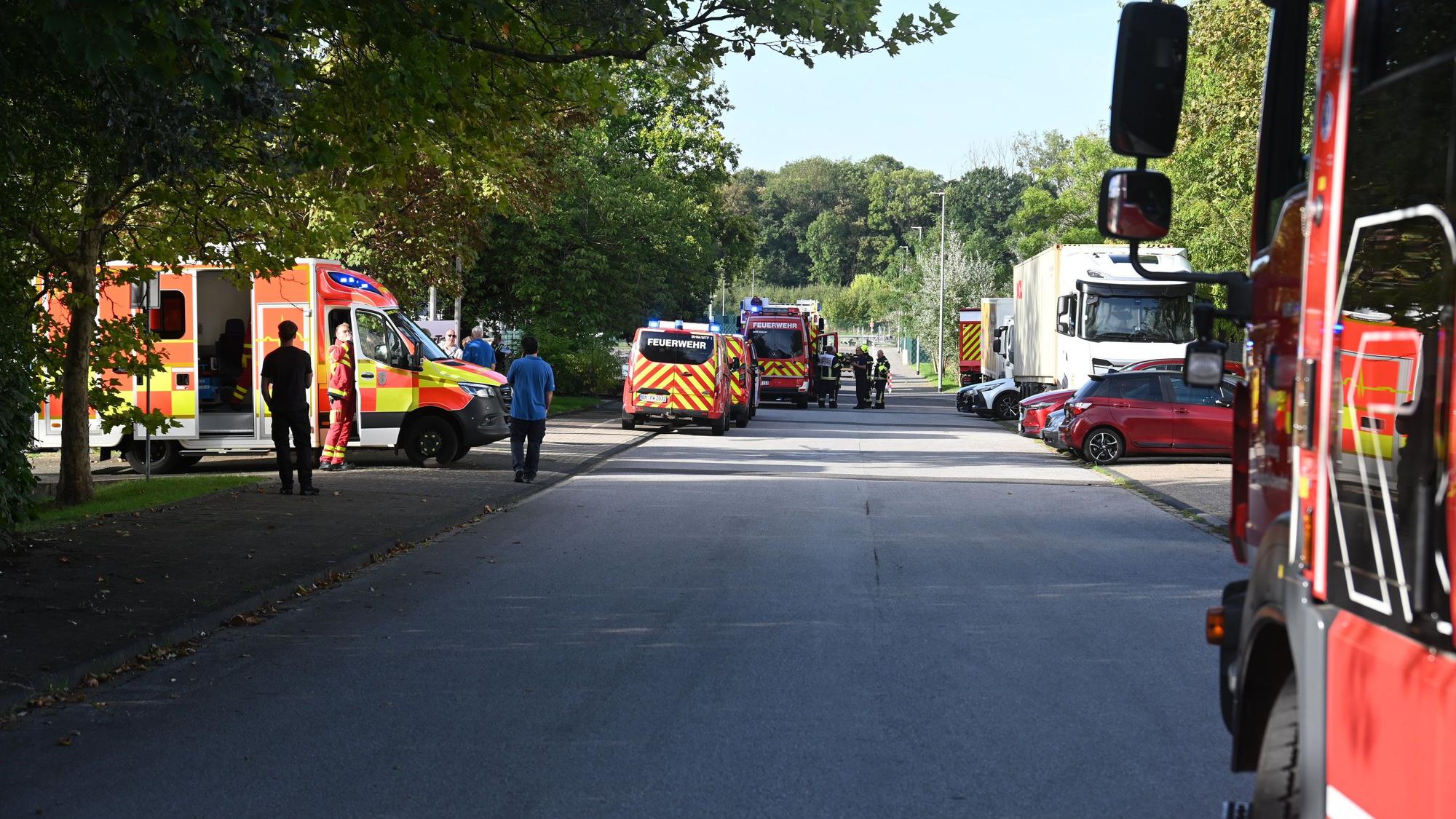 In Bergheim-Quadrath-Ichendorf ist bei einer Firma eine Maschine in Brand geraten.