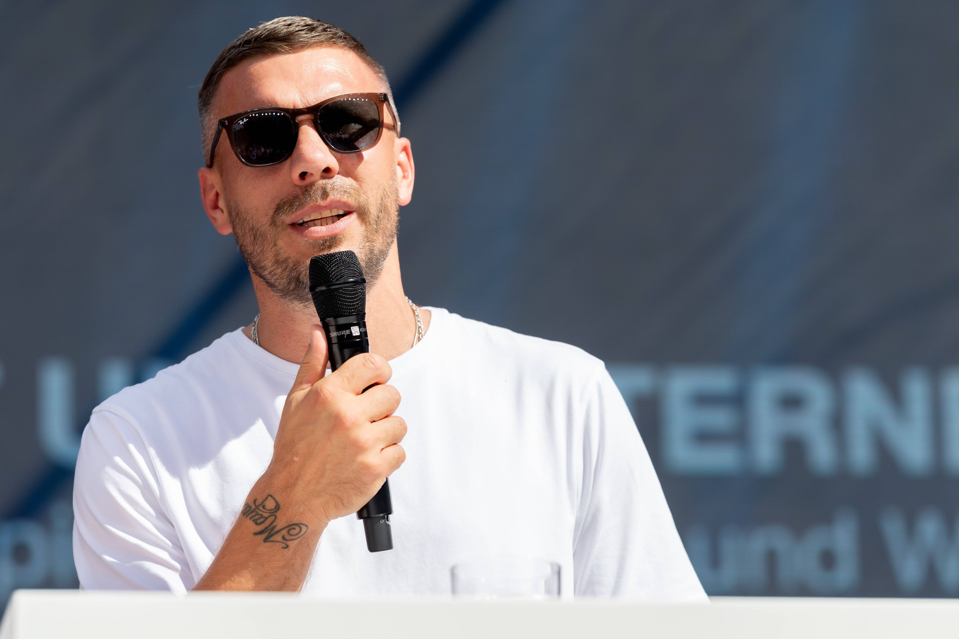 Fußballer Lukas Podolski bei seinem Vortrag bei der Digital X in Köln.