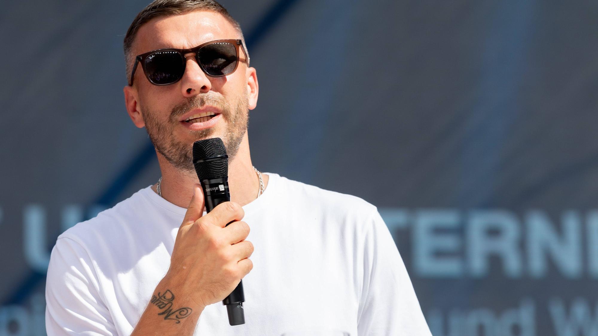 Fußballer Lukas Podolski bei seinem Vortrag bei der Digital X in Köln.