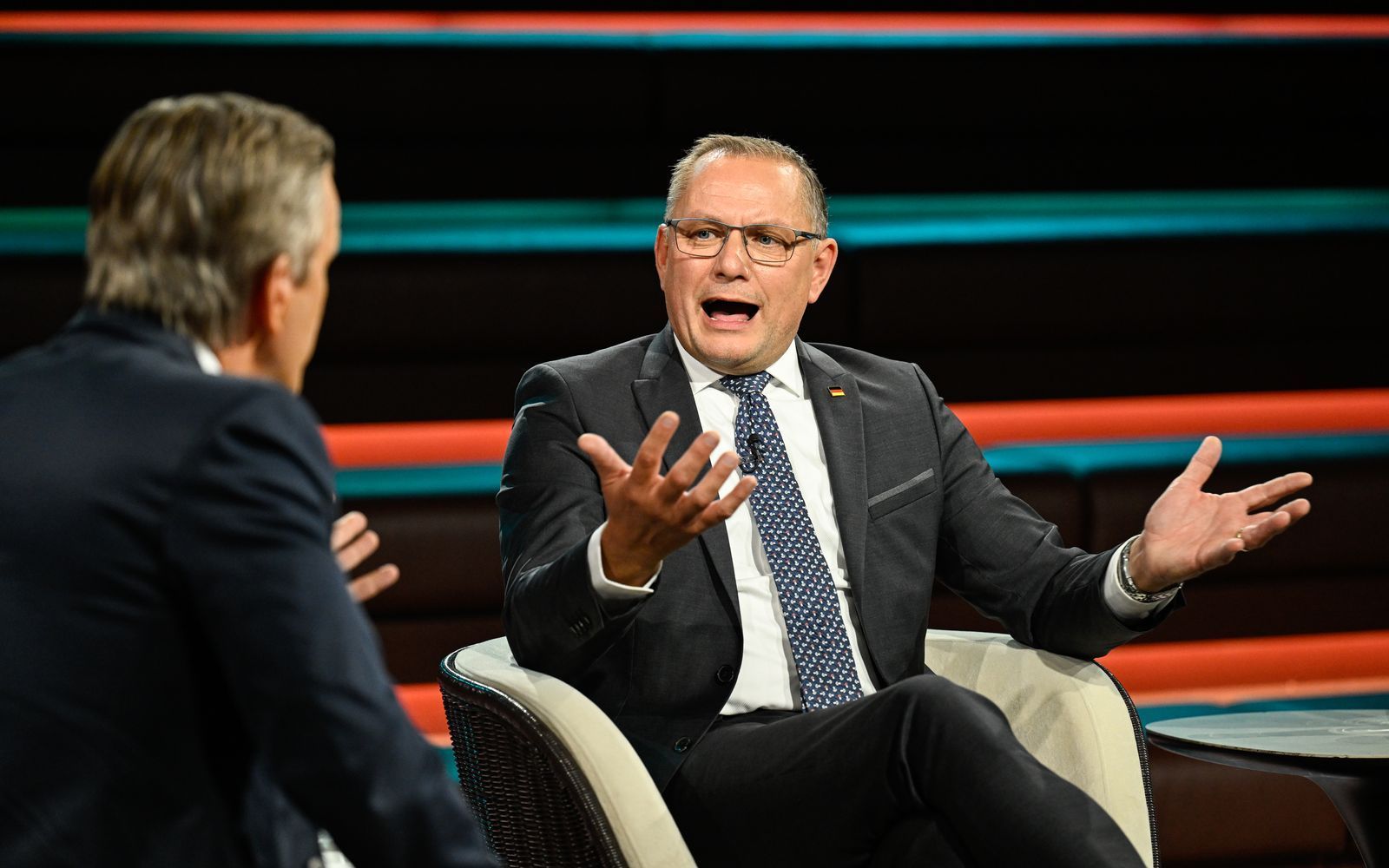 Tino Chrupalla bezeichnete die sogenannte „Brandmauer“ bei „Markus Lanz“ als „abgewählt“. (Bild: ZDF / Markus Hertrich)