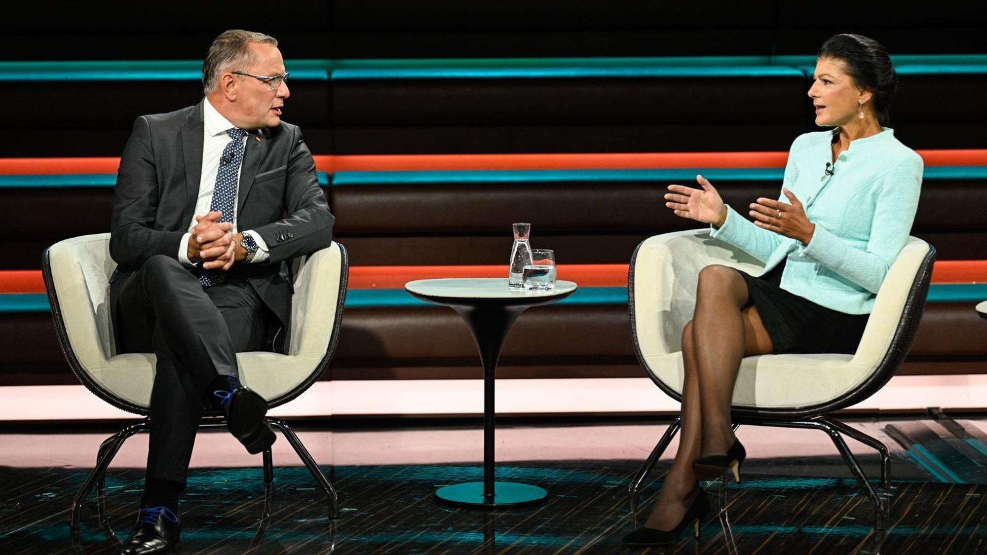 Tino Chrupalla und Sahra Wagenknecht kommentierten bei „Markus Lanz“ den Ausgang der Landtagswahl in Sachsen-Anhalt. (Bild: ZDF / Markus Hertrich)
