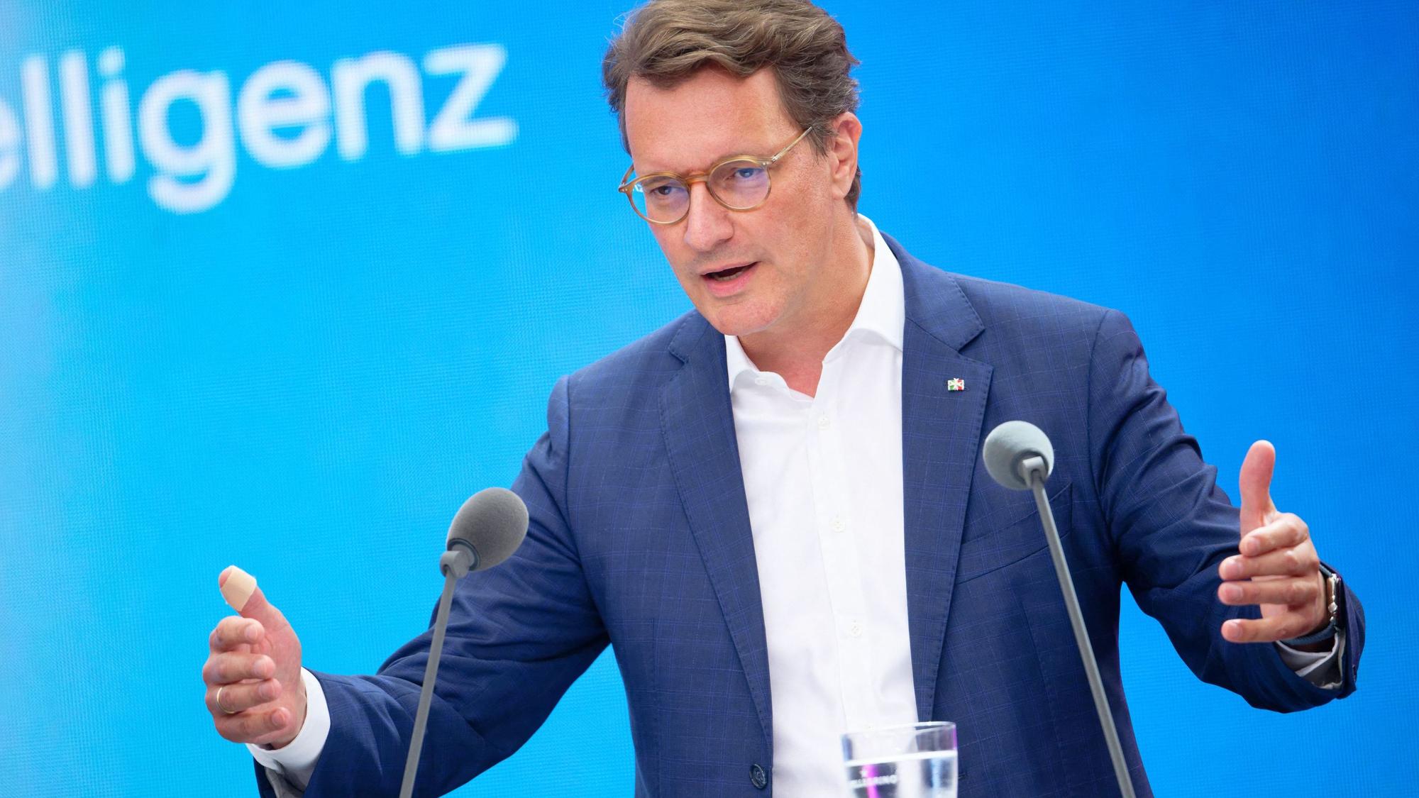 Hendrik Wüst war bei der Digitalmesse Digital X in Köln.