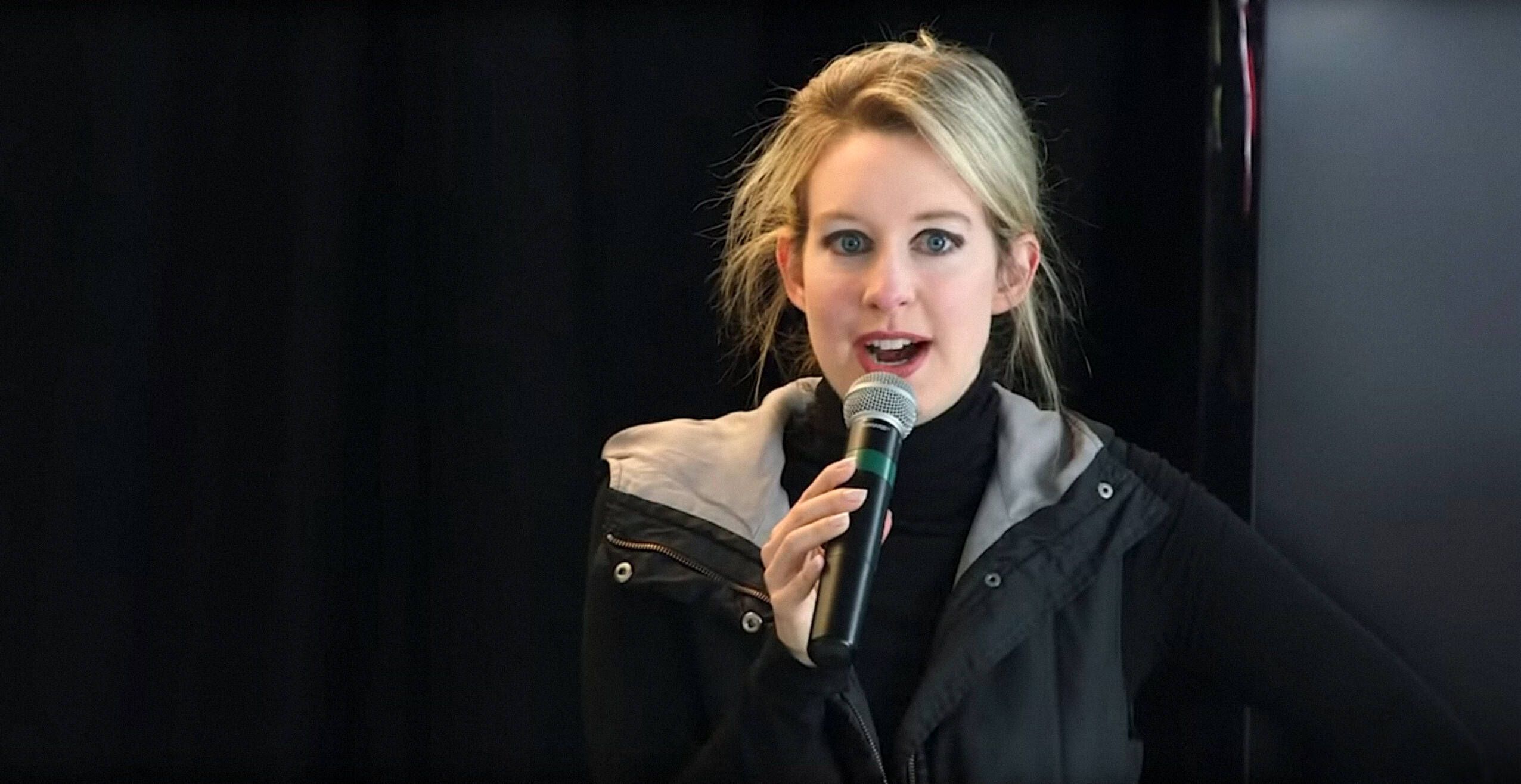 Elizabeth Holmes auf einer Veranstaltung.