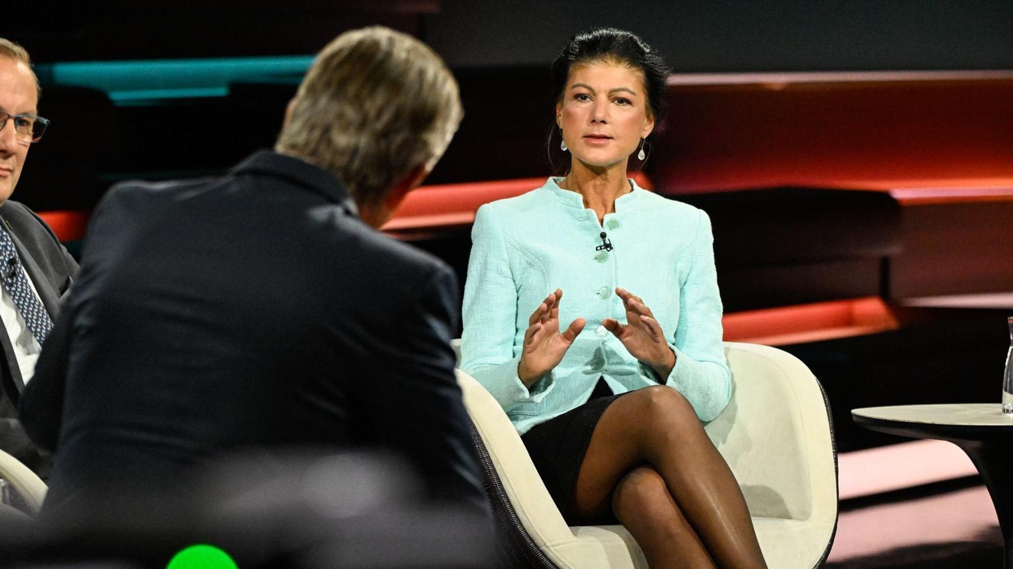 In seinem ZDF-Talk lieferte sich Markus Lanz hitzige Wortgefechte mit Sahra Wagenknecht. (Bild: ZDF / Markus Hertrich)