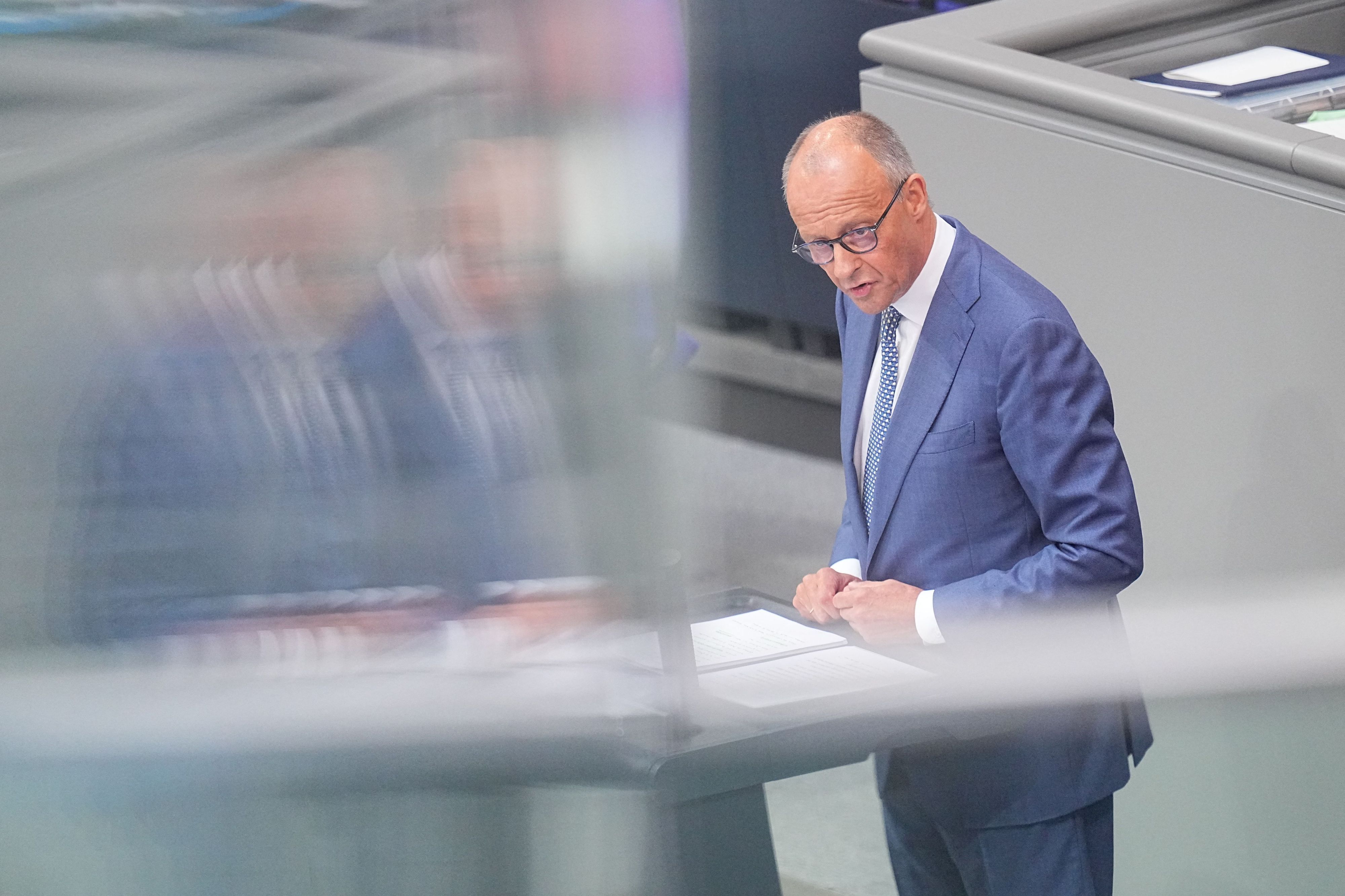 Bundeskanzler Friedrich Merz (CDU) spricht in der Generaldebatte im Rahmen der Haushaltsberatungen im Bundestag.