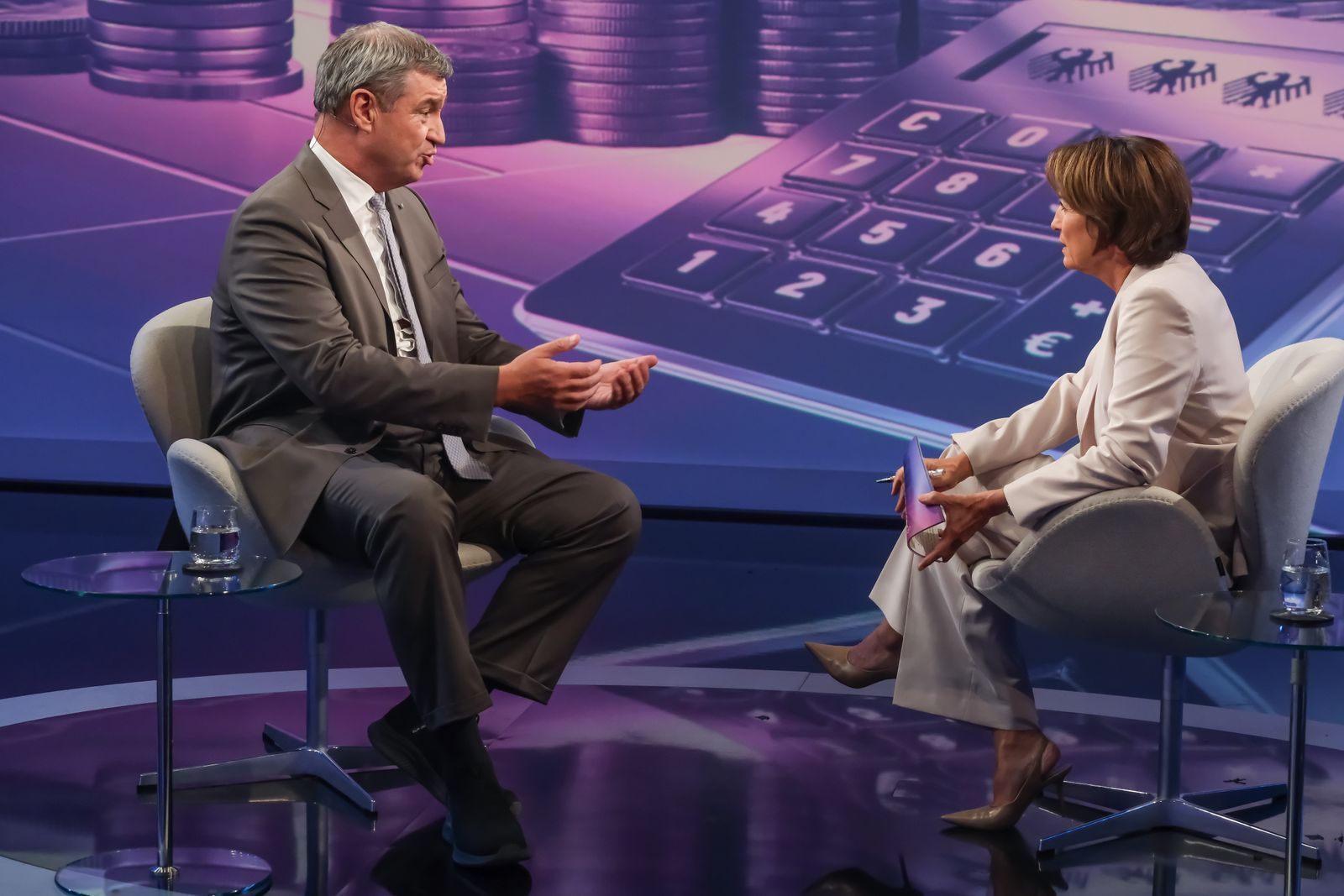 CSU-Chef Markus Söder stellte bei „Maischberger“ klar, dass er Bayerischer Ministerpräsident bleiben und nicht Friedrich Merz als Bundeskanzler ablösen werde.  (Bild: WDR / Oliver Ziebe)