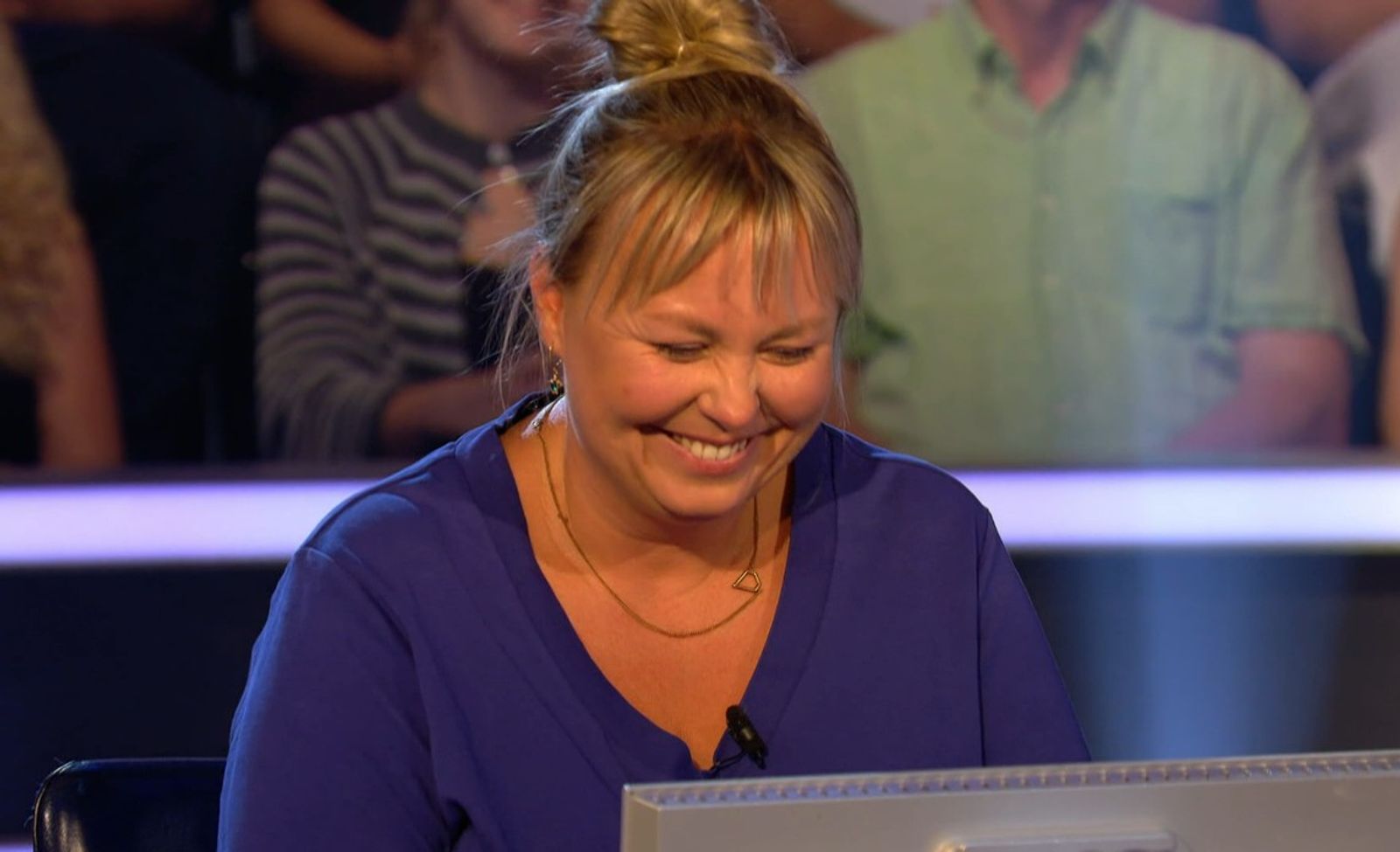 Bei der 32.000-Euro-Frage war Jana Lippmann ratlos - und vertraute auch nicht dem Tipp ihres Telefonjokers. Sie hörte freiwillig auf und nahm 16.000 Euro mit nach Hause. (Bild: RTL)