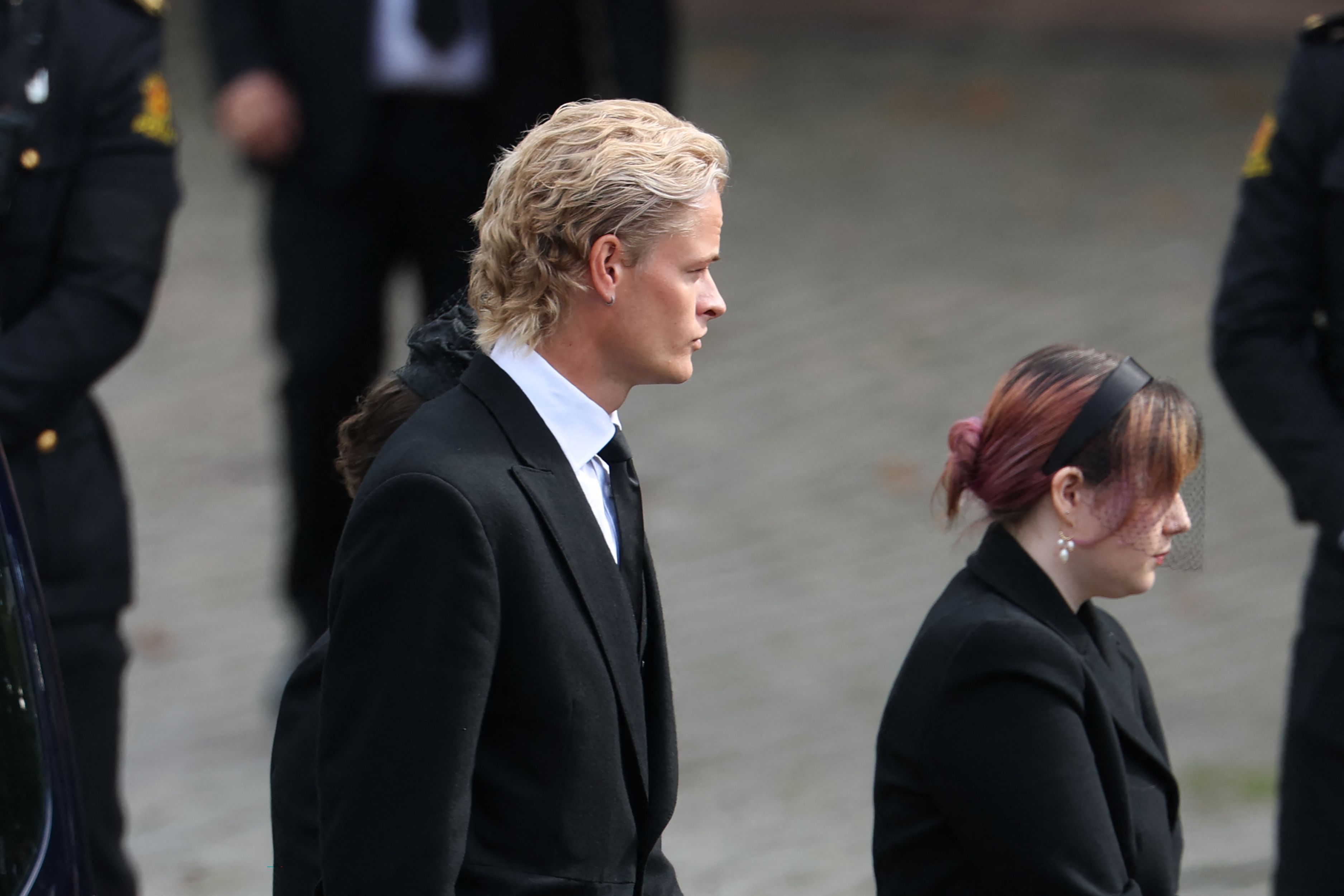 Marius Borg Høiby, Sohn von Königin Mette-Marit von Norwegen, trifft zur Trauerfeier für den verstorbenen König Harald V. vor der Kathedrale in Oslo ein.