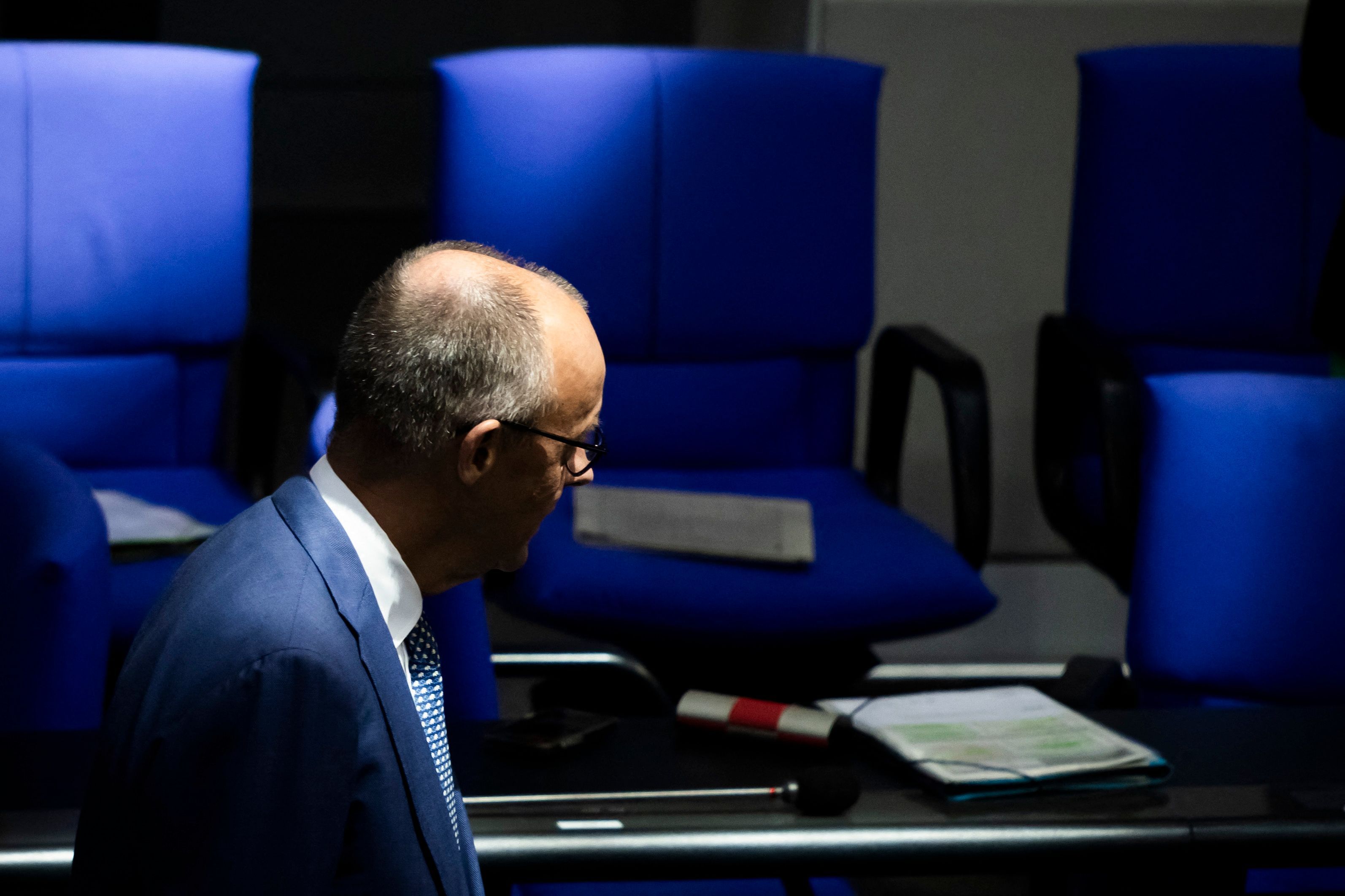 Bundeskanzler Friedrich Merz (CDU) nimmt an der Generaldebatte im Rahmen der Haushaltsberatungen im Bundestag teil.