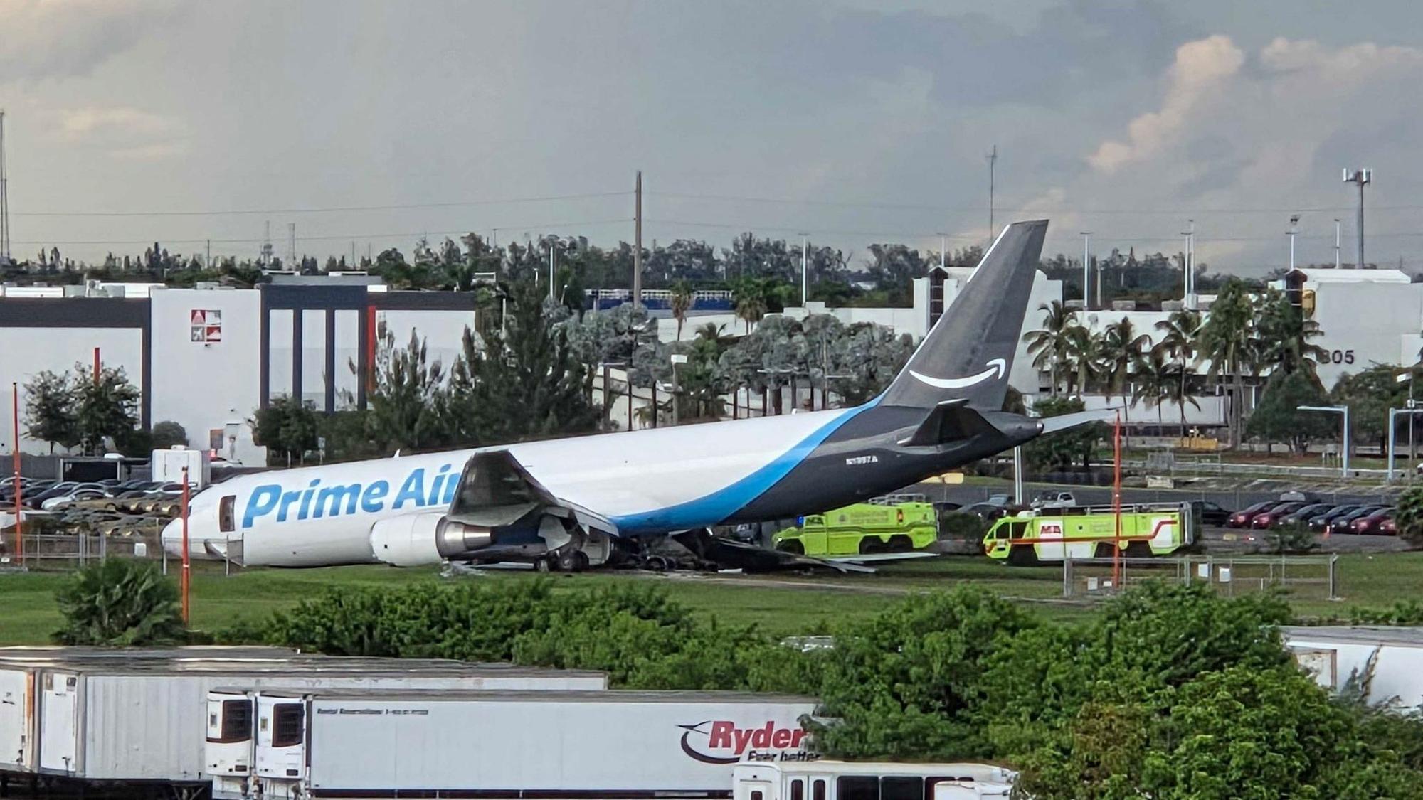 Unfall mit Frachtflugzeug nach Landung am Flughafen Miami