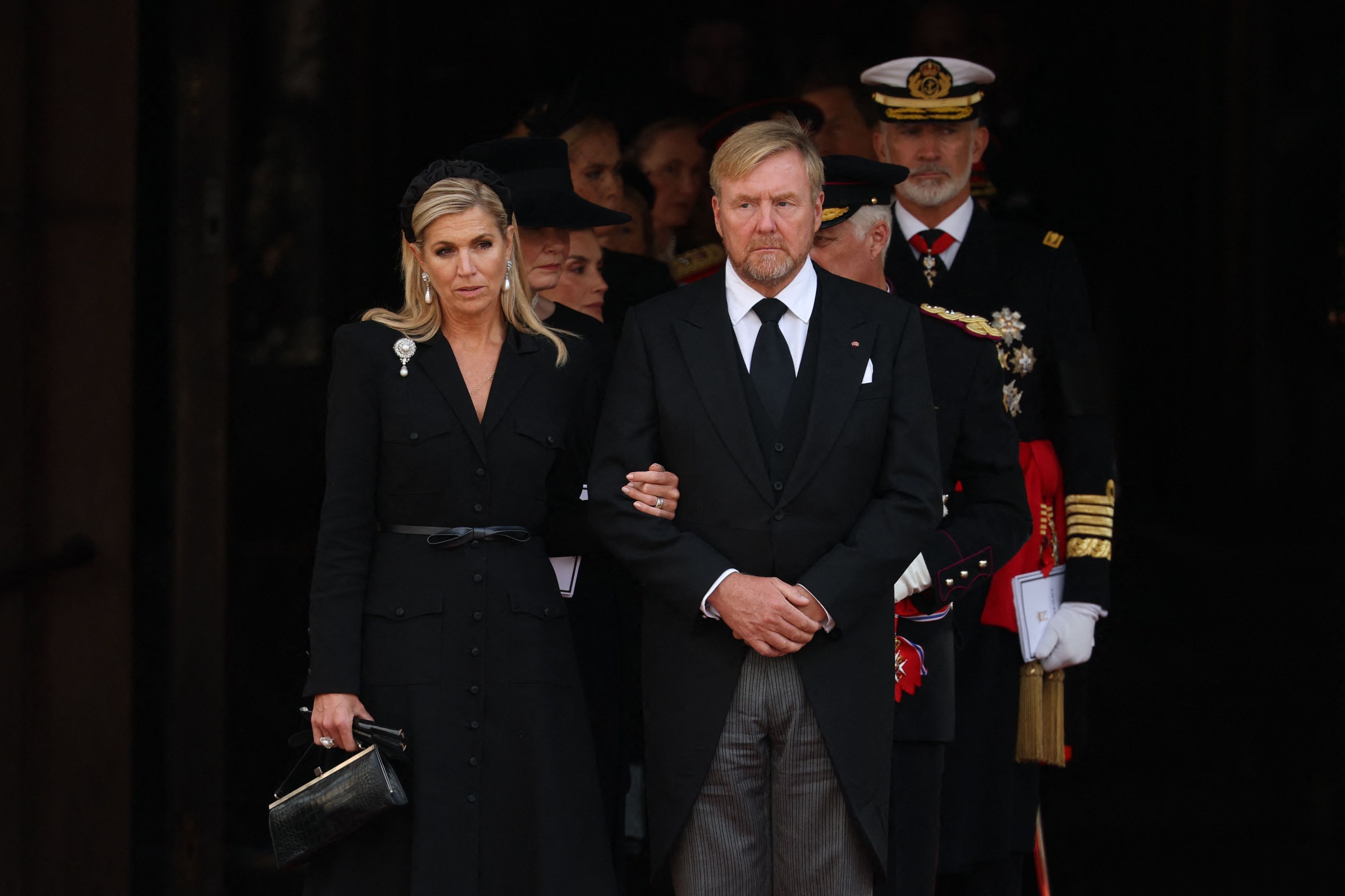 Nach dem letzten Geleit: Das niederländische Königspaar, Königin Máxima und König Willem-Alexander, tritt nach der bewegenden Zeremonie für Norwegens verstorbenen König ins Freie.
