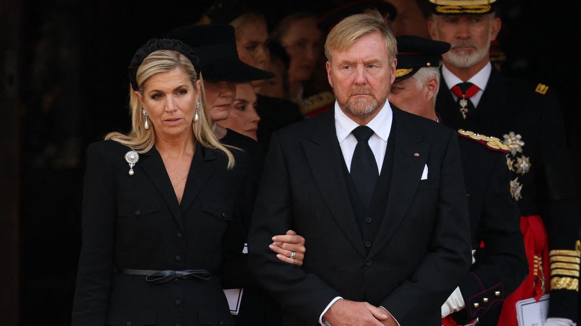 Nach dem letzten Geleit: Das niederländische Königspaar, Königin Máxima und König Willem-Alexander, tritt nach der bewegenden Zeremonie für Norwegens verstorbenen König ins Freie.
