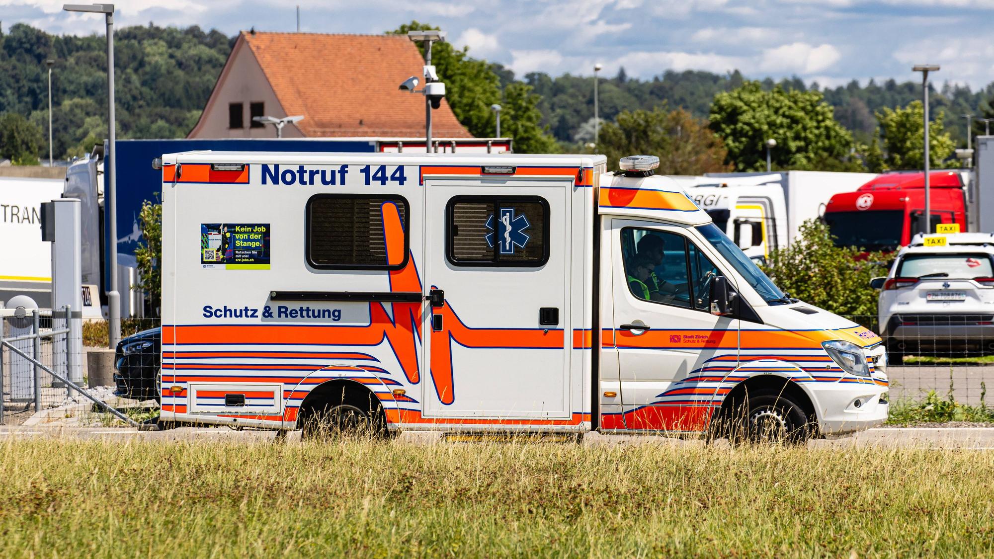 Rettungswagen in der Schweiz im Einsatz.