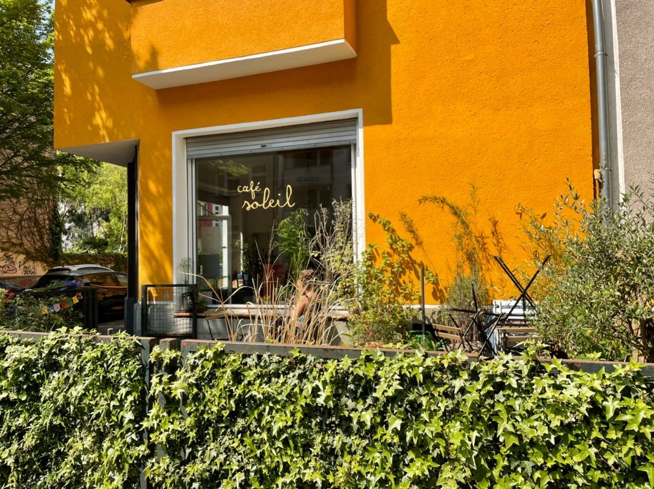 Café Soleil in Ehrenfeld mit schönen Außenplätzen.