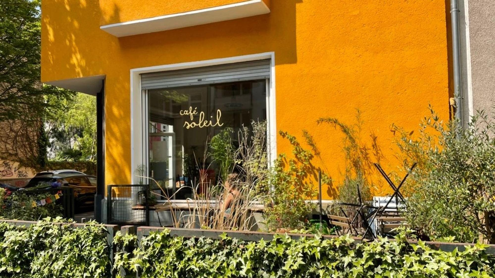 Café Soleil in Ehrenfeld mit schönen Außenplätzen.