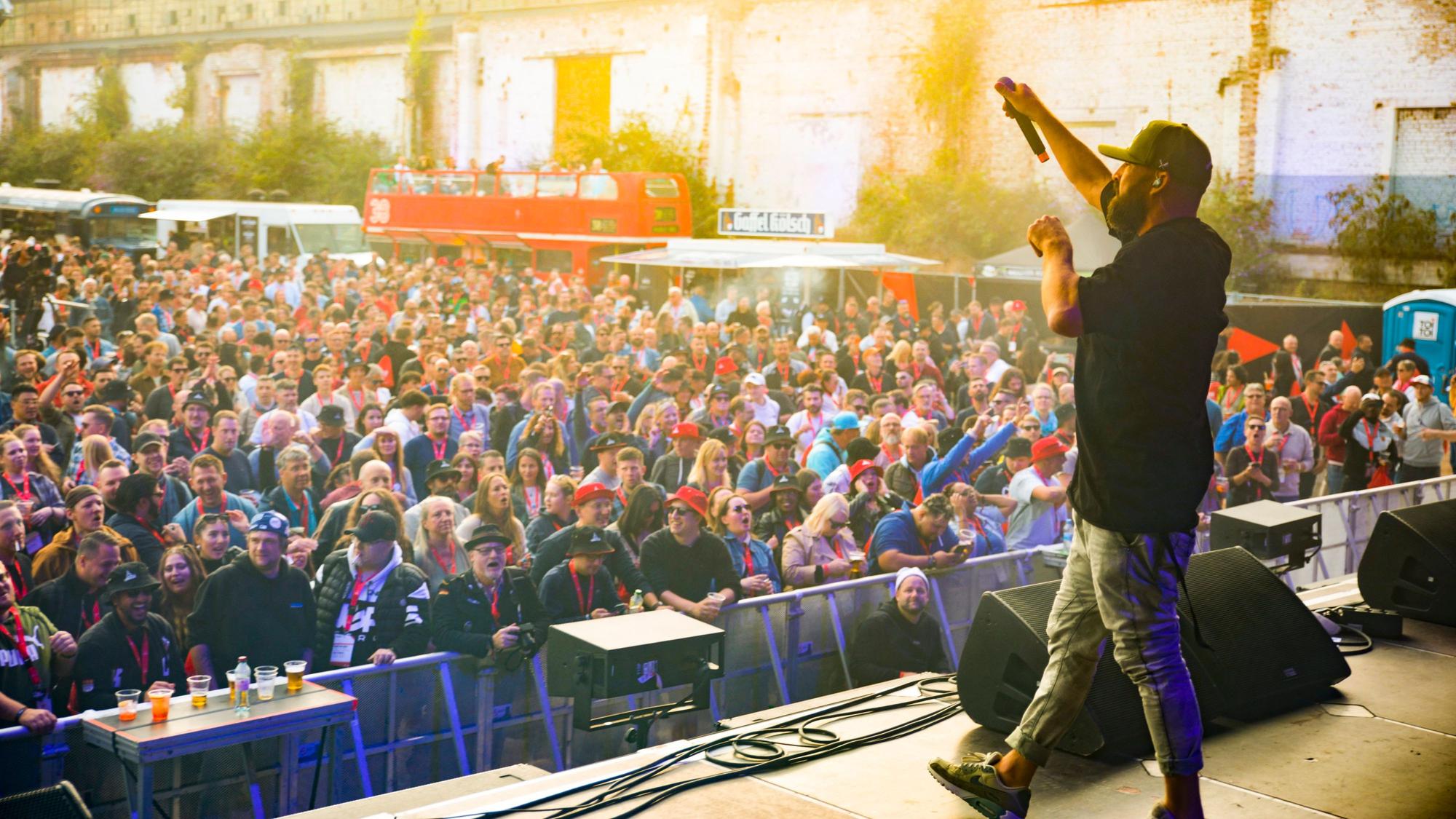 Auftritt von Gentleman bei einem Festival in Köln.