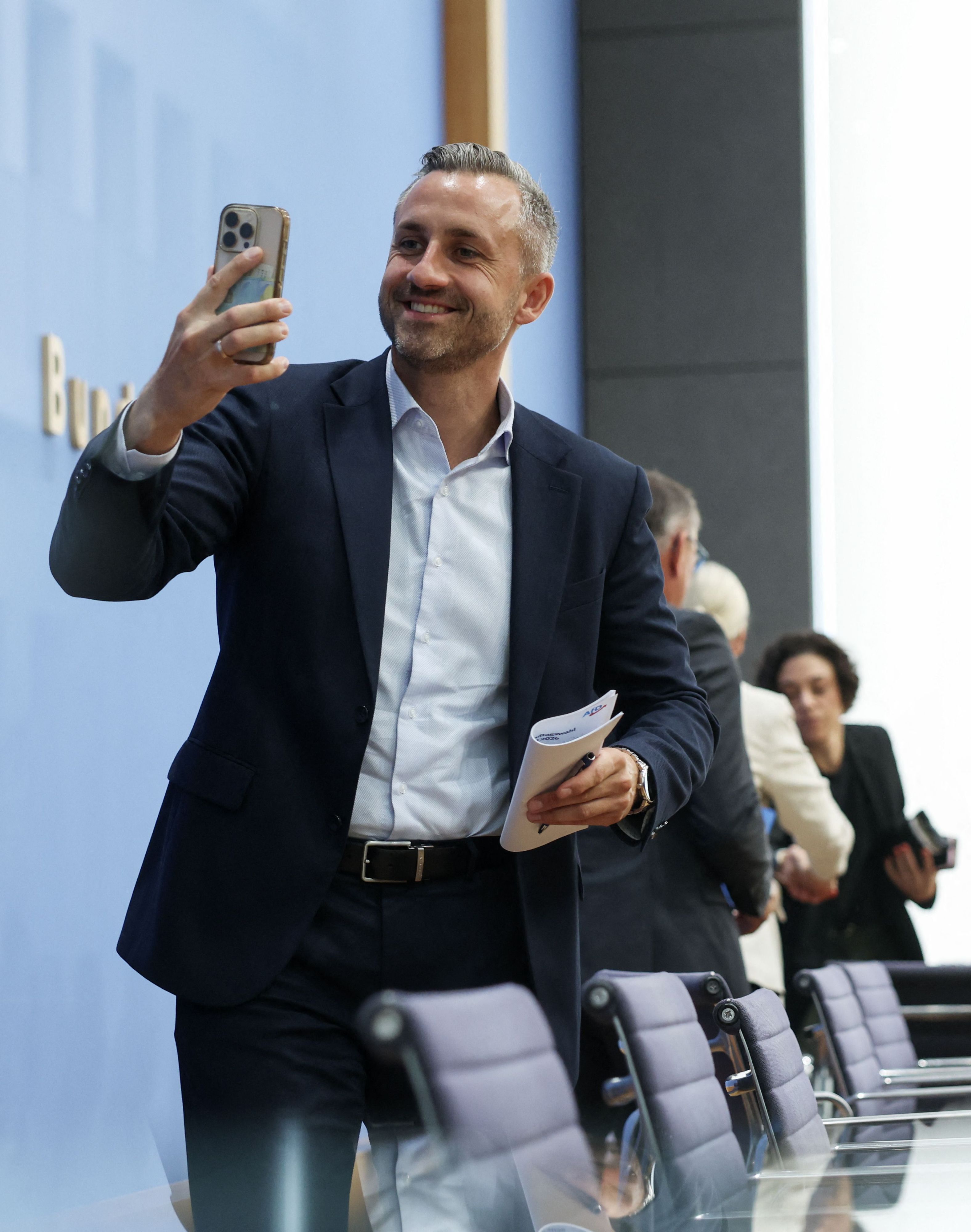 Der Wahlerfolg der AfD in Sachsen-Anhalt mit ihrem Spitzenkandidaten Ulrich Siegmund ist für viele Menschen ein Schock