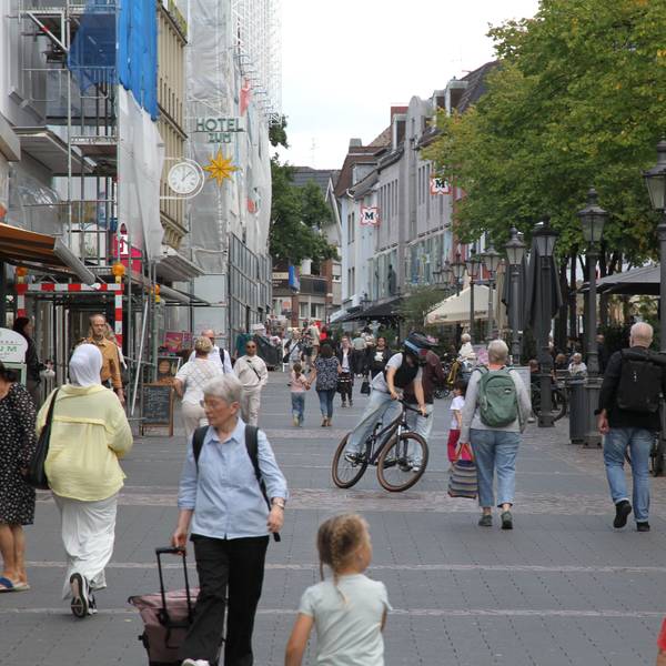 Radfahren in Siegburg: Die Fußgängerzone soll nur noch zeitweise für Rad- und E-Rollerfahrer freigegeben werden