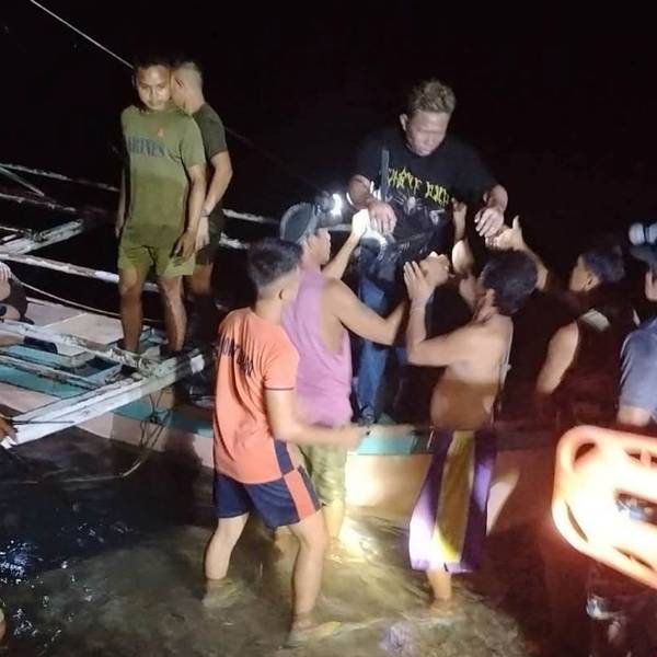 Brand auf Fähre auf den Philippinen