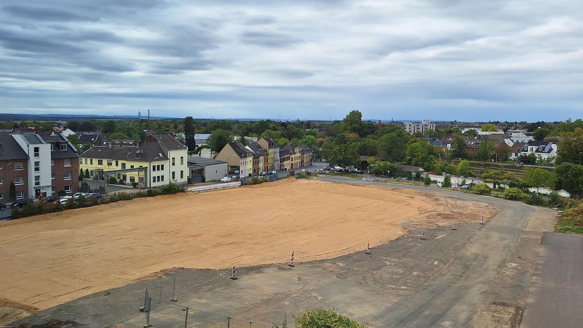 Blick aus dem 4. Stock des neuen Rathauses in Euskirchen auf einen Teil des Brachgeländes der künftigen "City Süd".