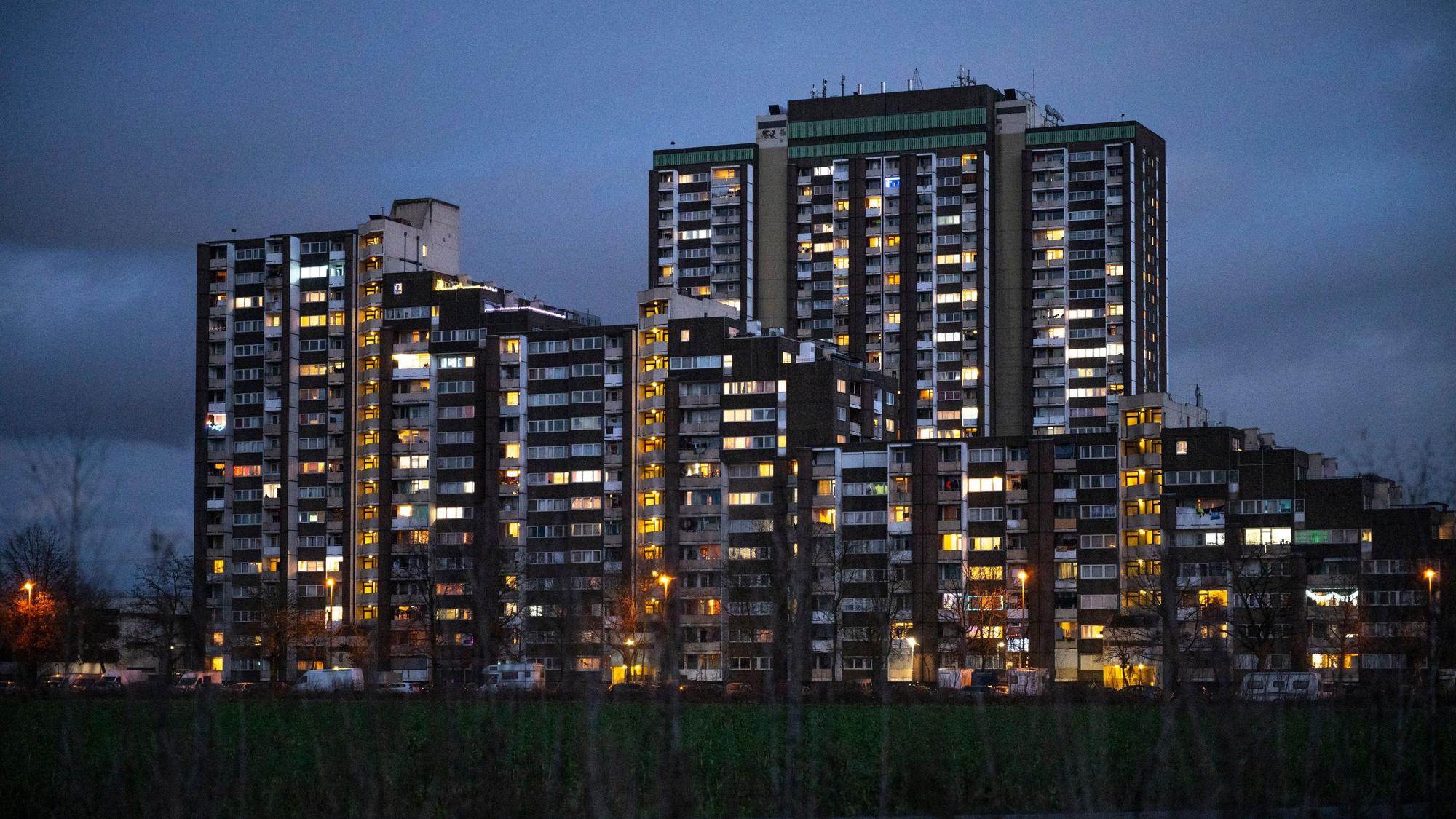 Hochhäuser der Siedlung Kölnberg im Ortsteil Meschenich.(Symbolbild)