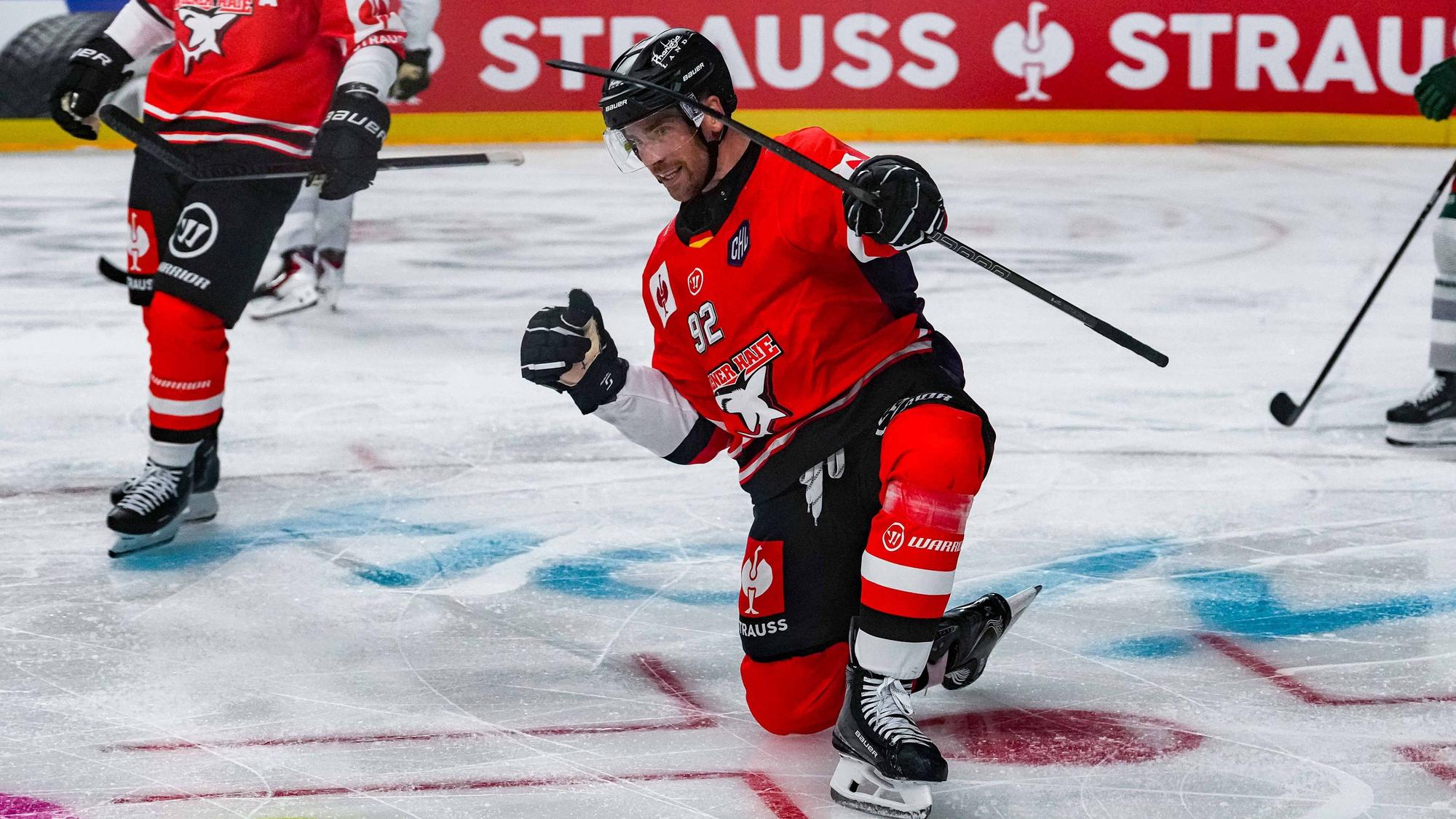 Eishockey CHL 3. Spieltag Kölner Haie - Frölunda Göteborg am 10.09.2026 in der Lanxess Arena in Köln Marcel Noebels Köln , bejubelt seinen Treffer zum 3:1 *** Ice Hockey CHL, Matchday 3: Kölner Haie vs. Frölunda Göteborg on September 10, 2026, at the Lanxess Arena in Cologne. Marcel Noebels of Cologne celebrates his goal to make it 31. xDMx