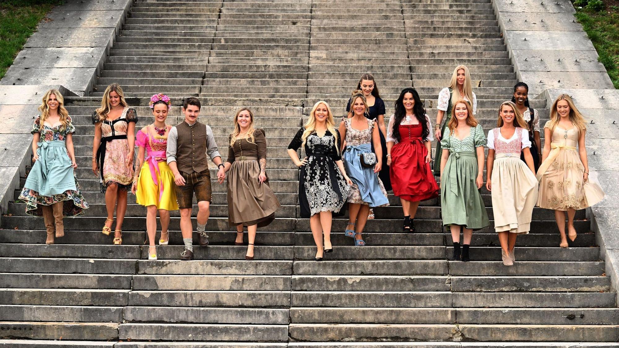 Models präsentieren beim Dirndl-Gipfel die aktuelle Wiesn-Mode