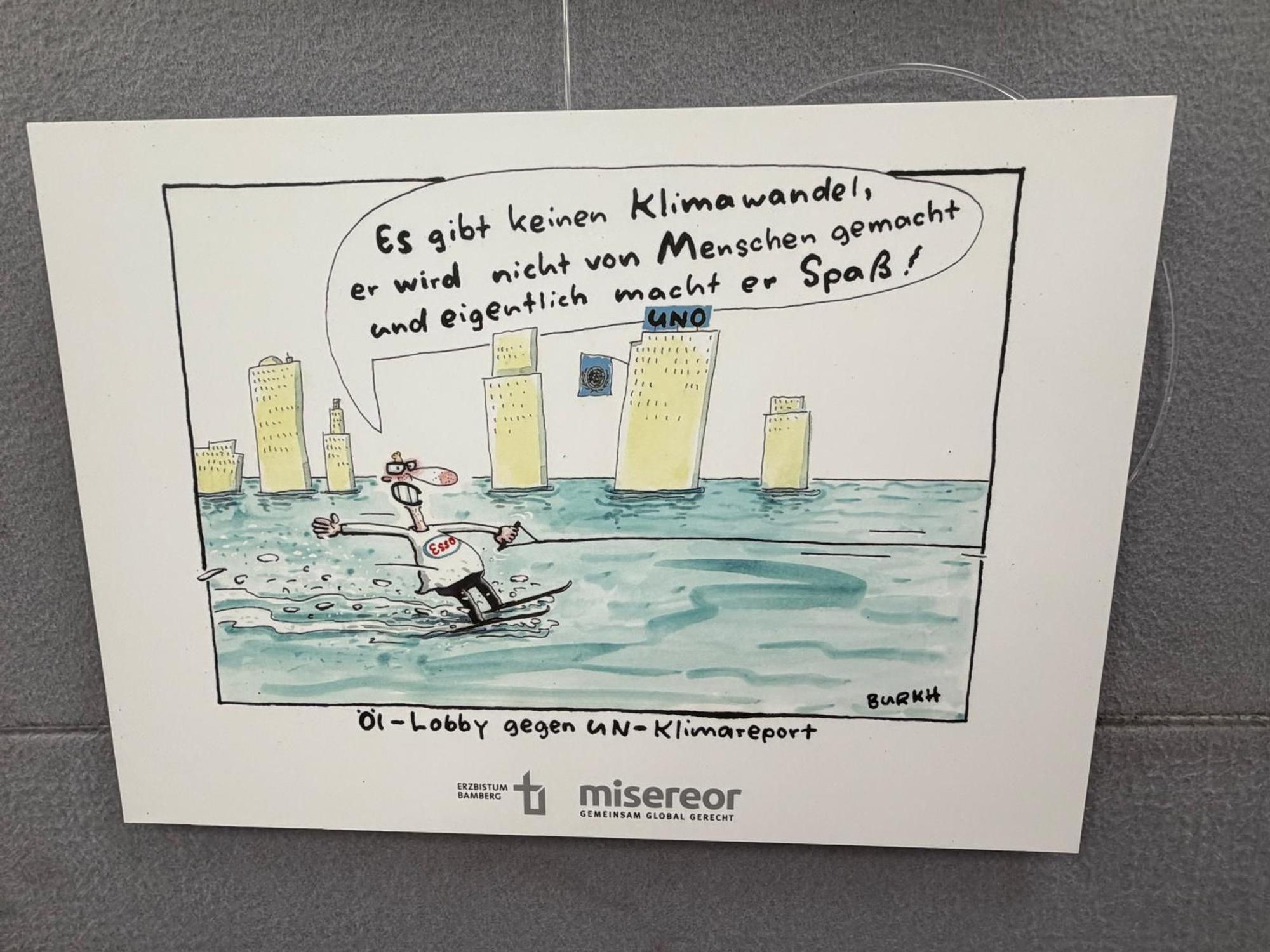 Auf zugespitzte und oftmals überraschende Weise zeigen die Karikaturen globale Zusammenhänge.