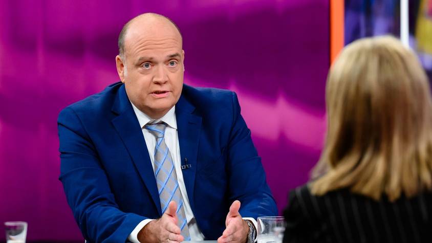 Robin Alexander glaubt an den entscheidenden Moment in Friedrich Merz' Kanzlerschaft: „Er muss das Blatt wenden oder er wird gehen.“ (Bild: ZDF/Svea Pietschmann )