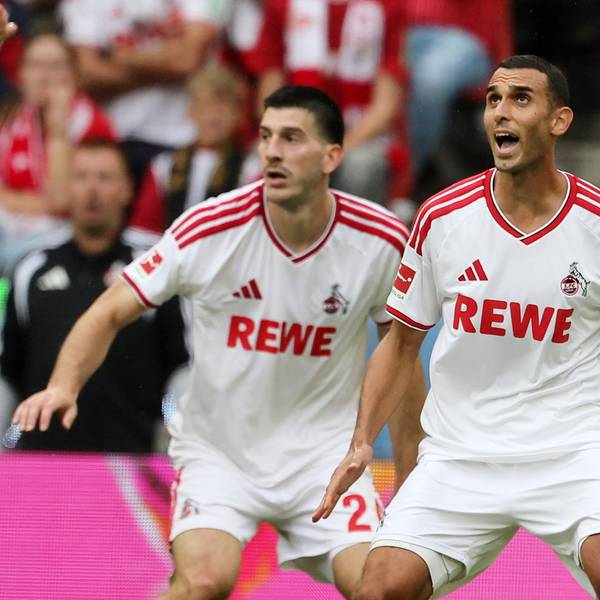 Ellyes Skhiri guckt nach oben und ruft etwas. Dahinter steht Luka Lochoshvili.