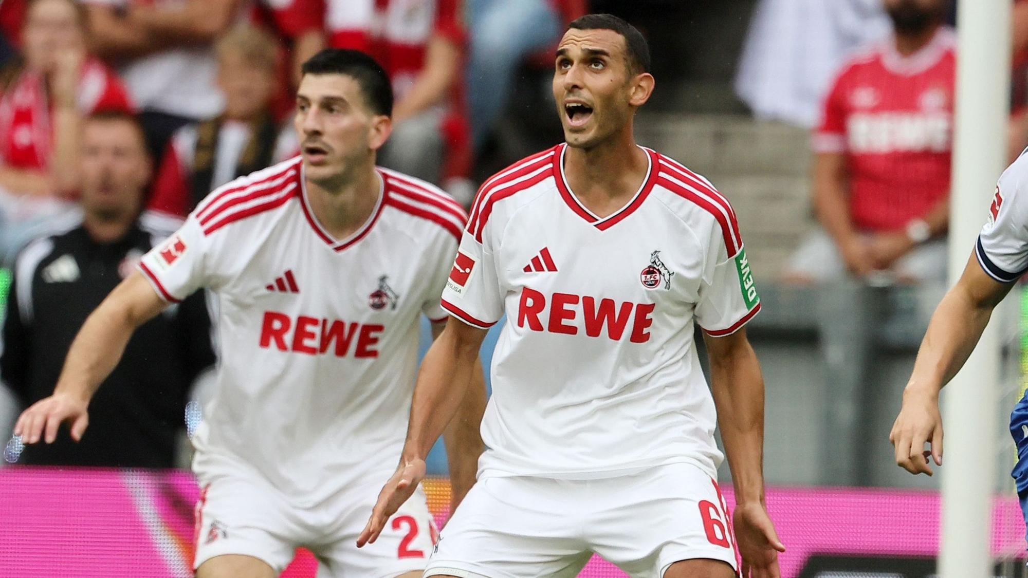 Ellyes Skhiri guckt nach oben und ruft etwas. Dahinter steht Luka Lochoshvili.