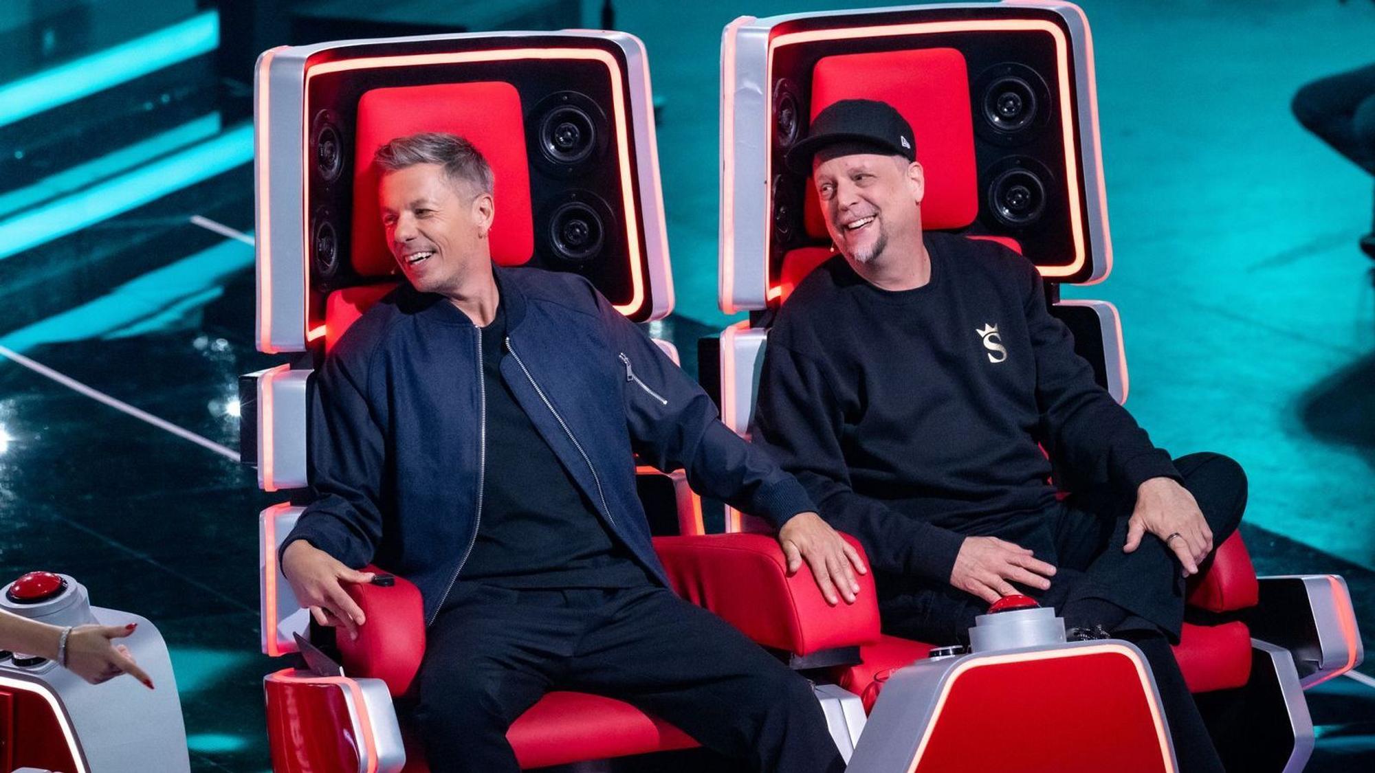 Konnten nur staunend ins gegnerische Team schauen: Michi Beck (links) und Smudo verpassten bei „The Voice of Germany“ ein vielversprechendes Talent. (Bild: Joyn / Claudius Pflug)